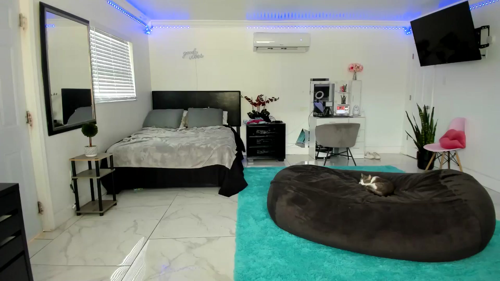 Gallery image thumbnail from Tati_Rae's myfreecams stream on, 09/12/2024, 16:28 image 16 of 20