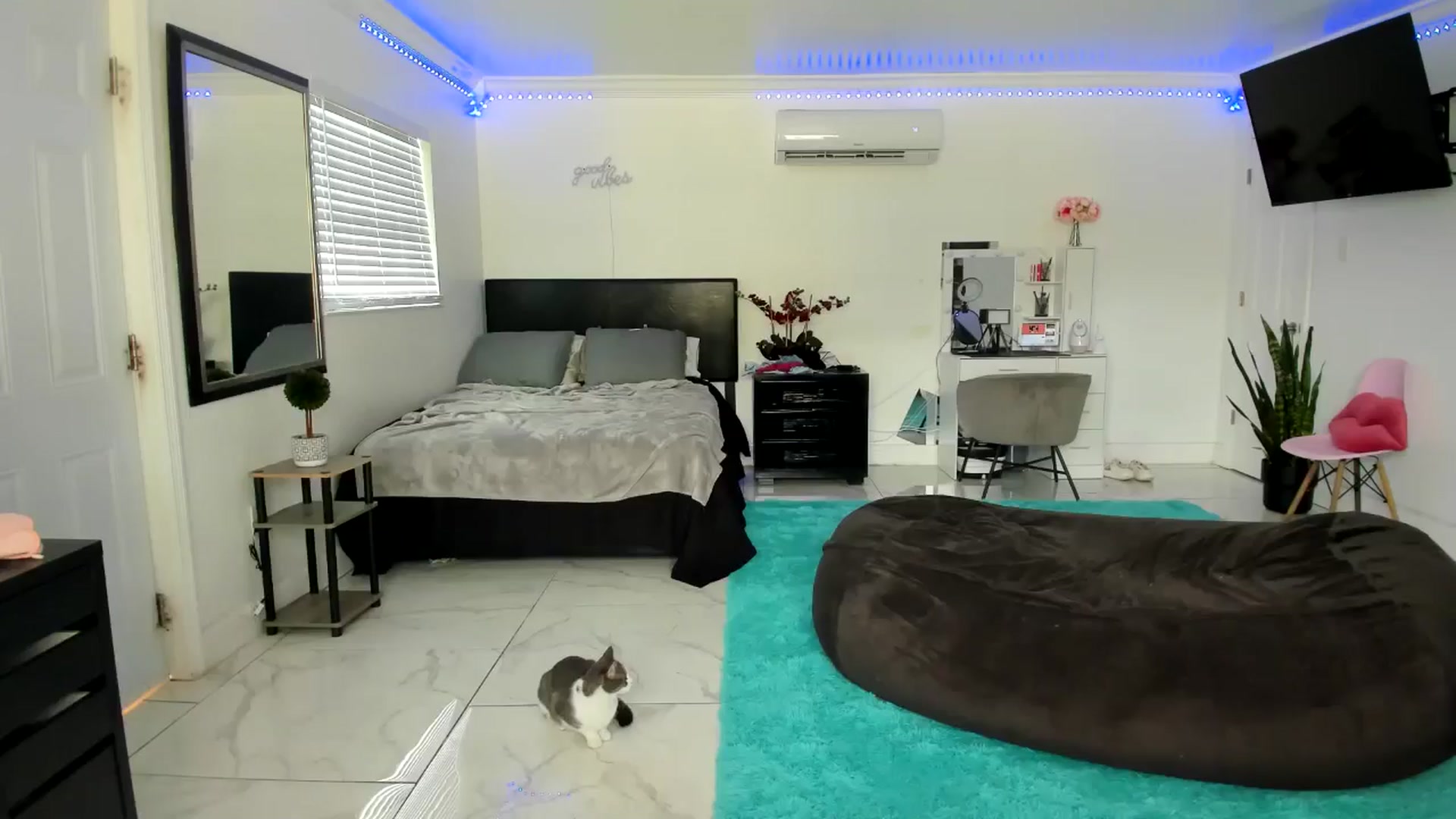 Gallery image thumbnail from Tati_Rae's myfreecams stream on, 09/12/2024, 16:28 image 5 of 20