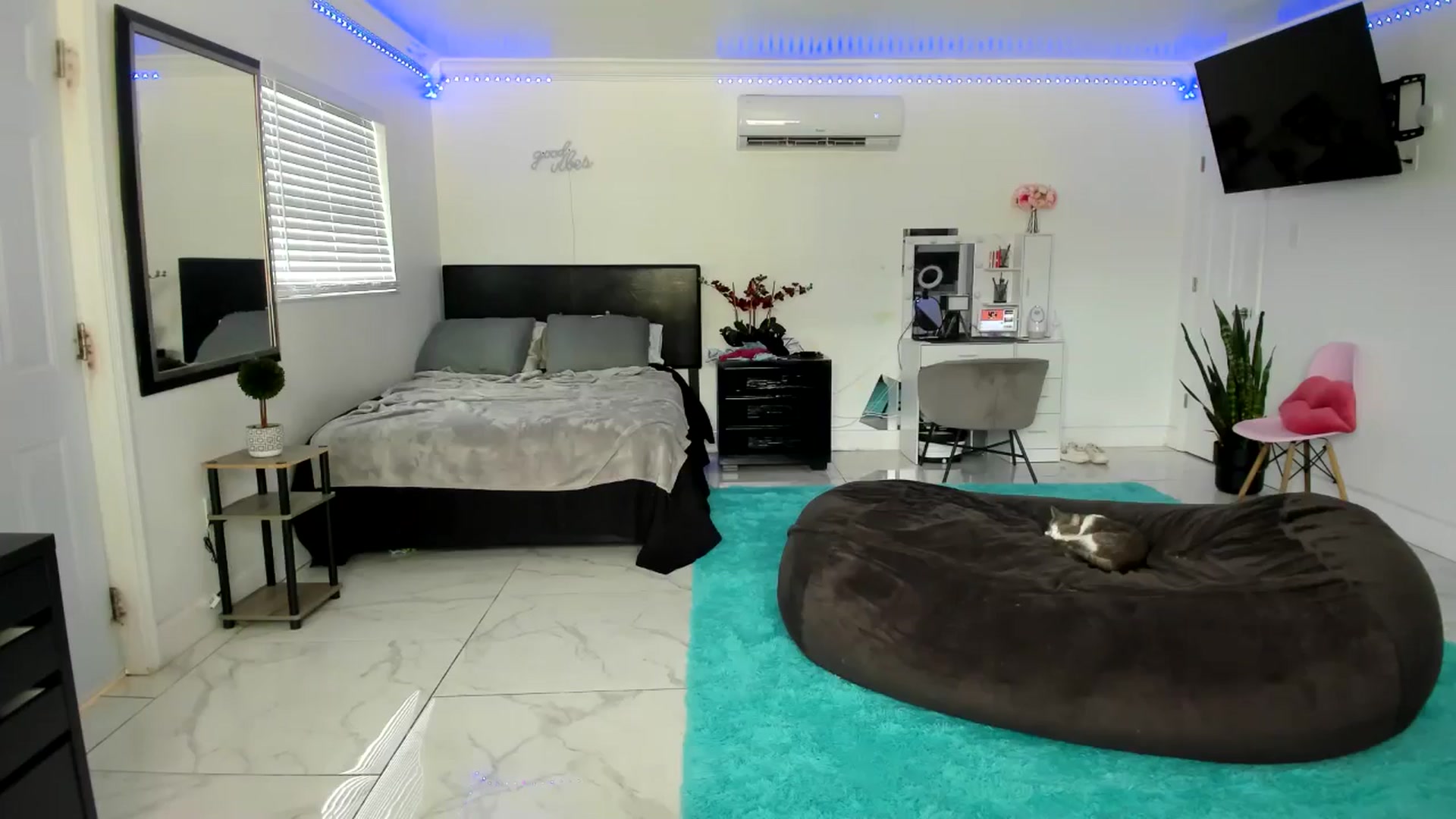Gallery image thumbnail from Tati_Rae's myfreecams stream on, 09/12/2024, 16:28 image 19 of 20