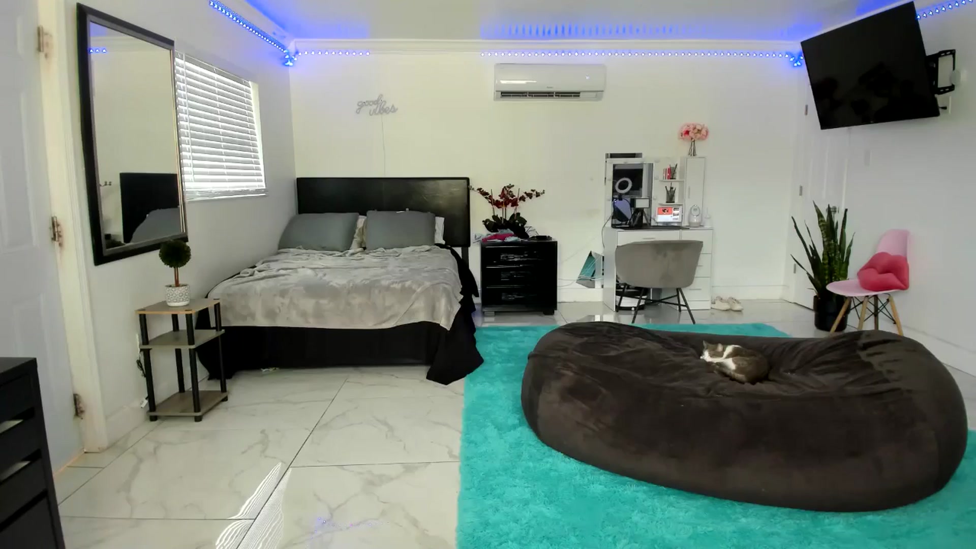 Gallery image thumbnail from Tati_Rae's myfreecams stream on, 09/12/2024, 16:28 image 20 of 20