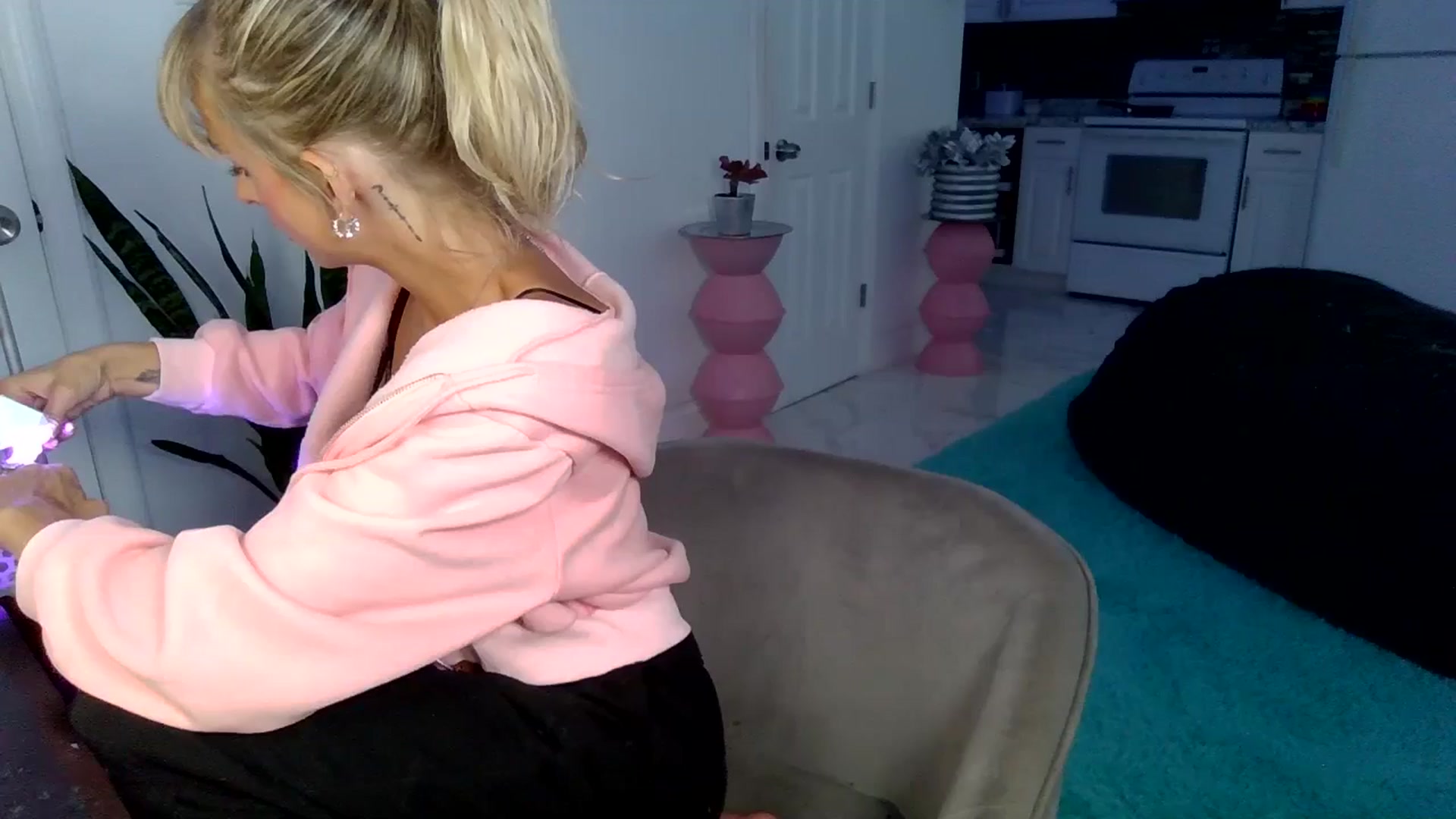 Gallery image thumbnail from Tati_Rae's myfreecams stream on, 10/16/2024, 18:26 image 15 of 20