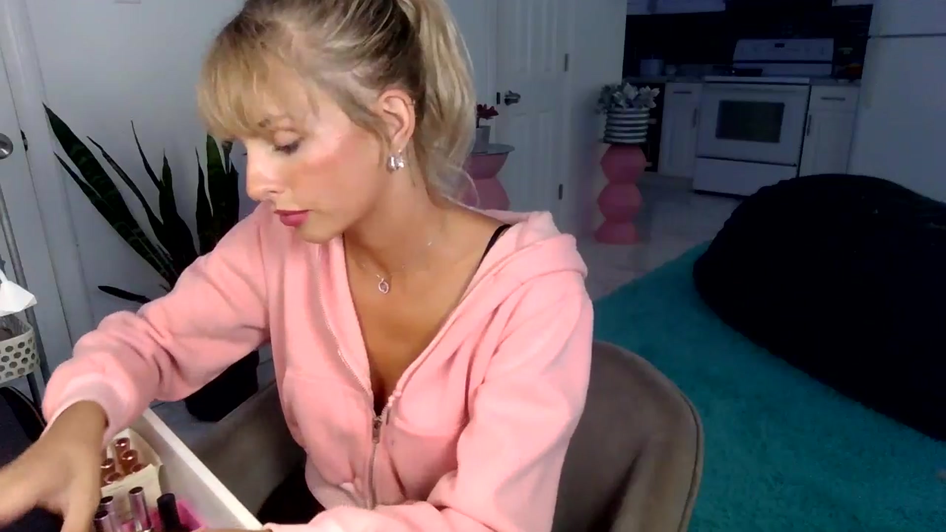 Gallery image thumbnail from Tati_Rae's myfreecams stream on, 10/16/2024, 18:26 image 3 of 20