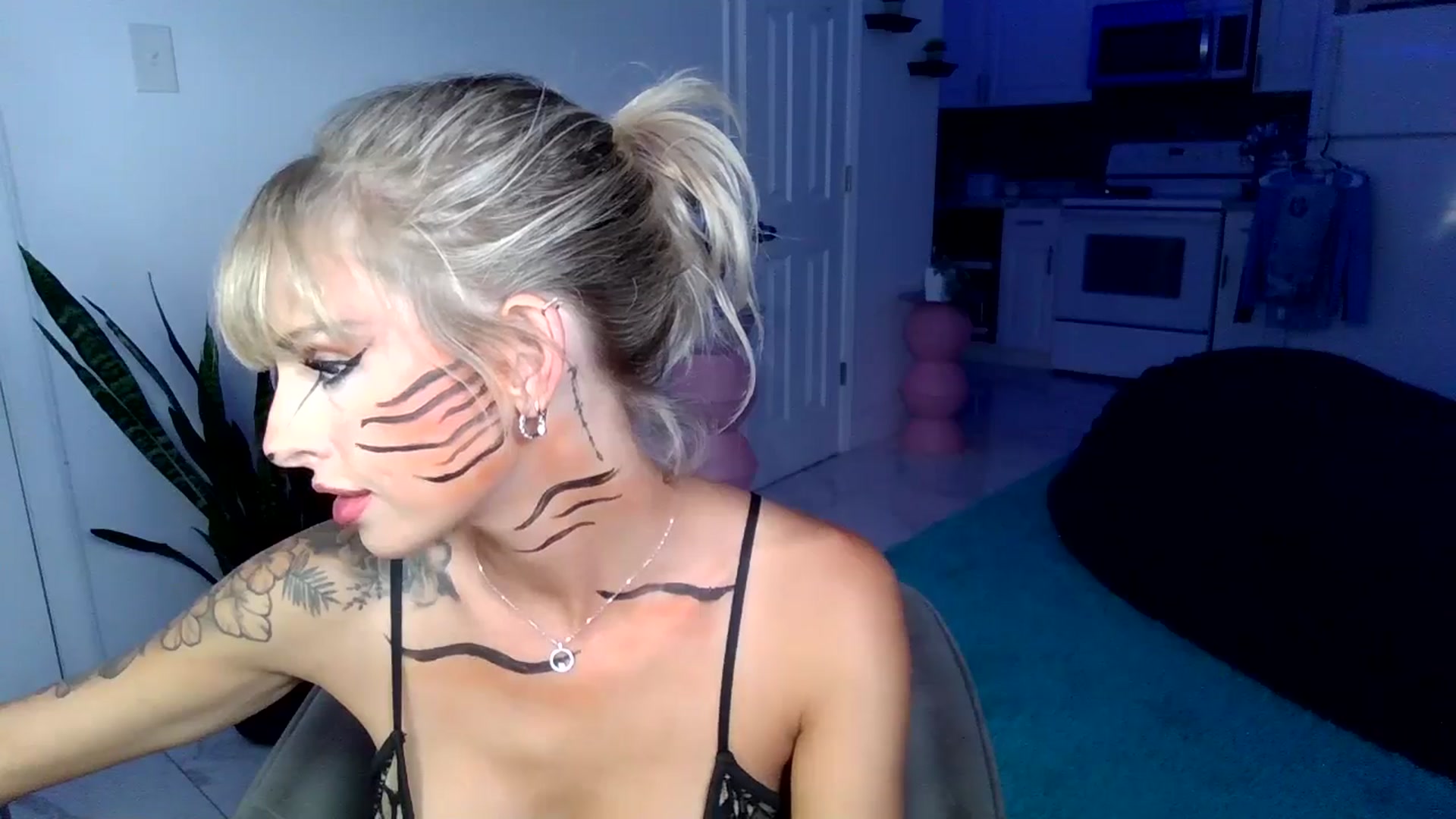 Gallery image thumbnail from Tati_Rae's myfreecams stream on, 10/17/2024, 02:02 image 16 of 20
