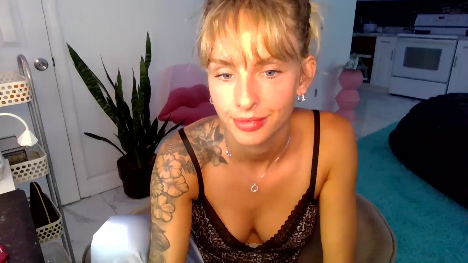 Gallery image thumbnail from Tati_Rae's myfreecams stream on, 10/21/2024, 17:31 image 1 of 20