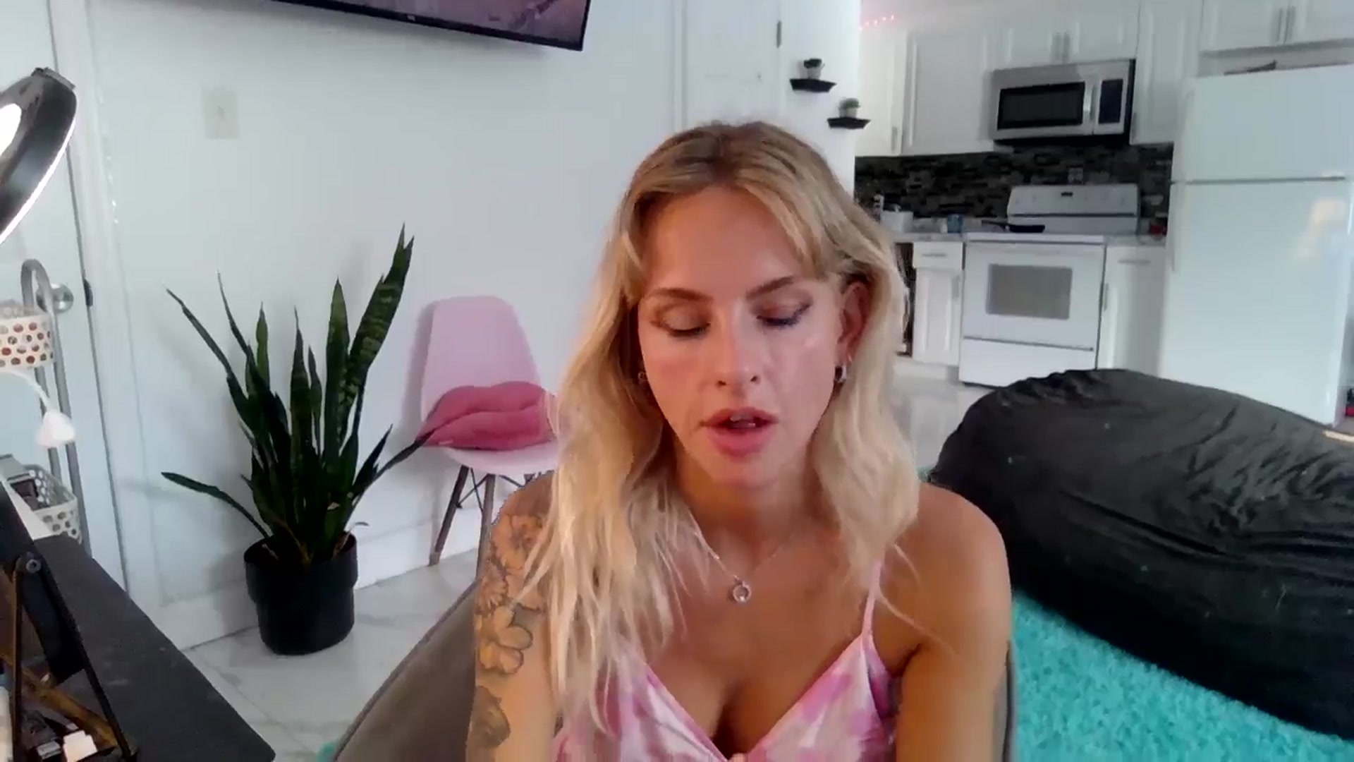 Gallery image thumbnail from Tati_Rae's myfreecams stream on, 10/30/2024, 14:02 image 18 of 20