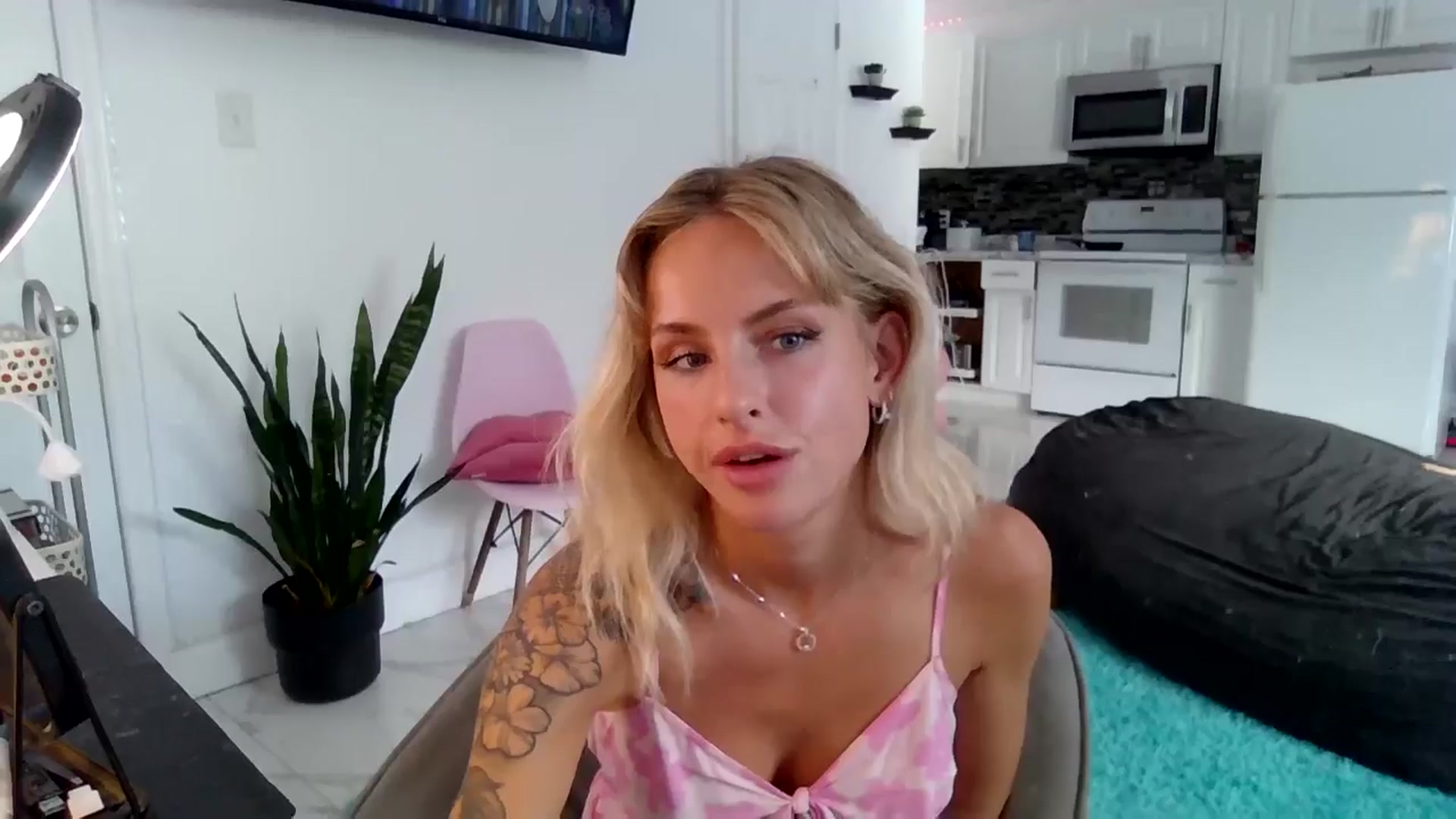 Gallery image thumbnail from Tati_Rae's myfreecams stream on, 10/30/2024, 14:02 image 13 of 20