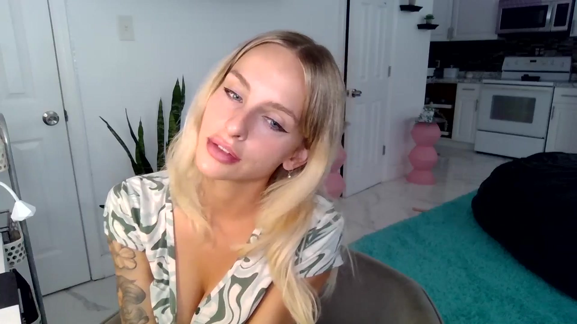 Gallery image thumbnail from Tati_Rae's myfreecams stream on, 11/13/2024, 17:22 image 8 of 20