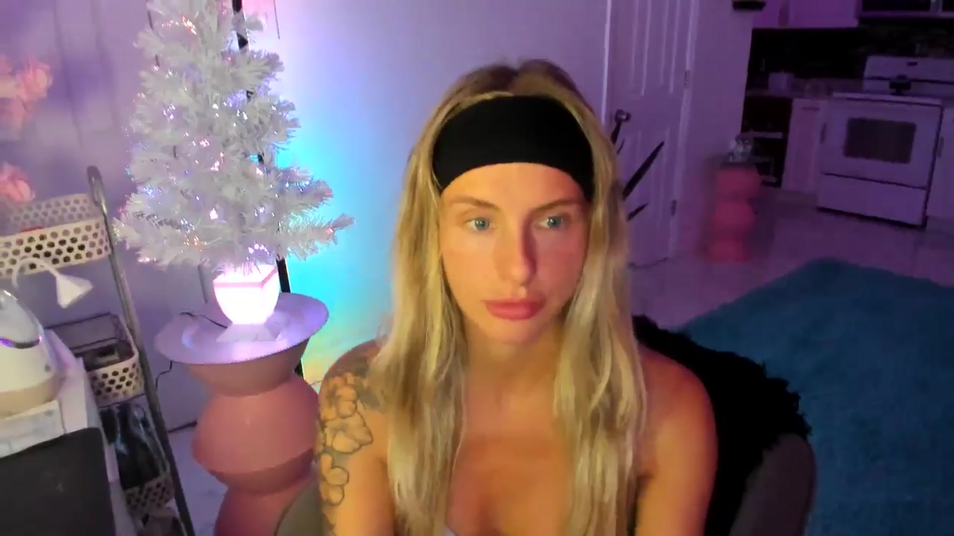 Gallery image thumbnail from Tati_Rae's myfreecams stream on, 12/24/2024, 02:56 image 12 of 20