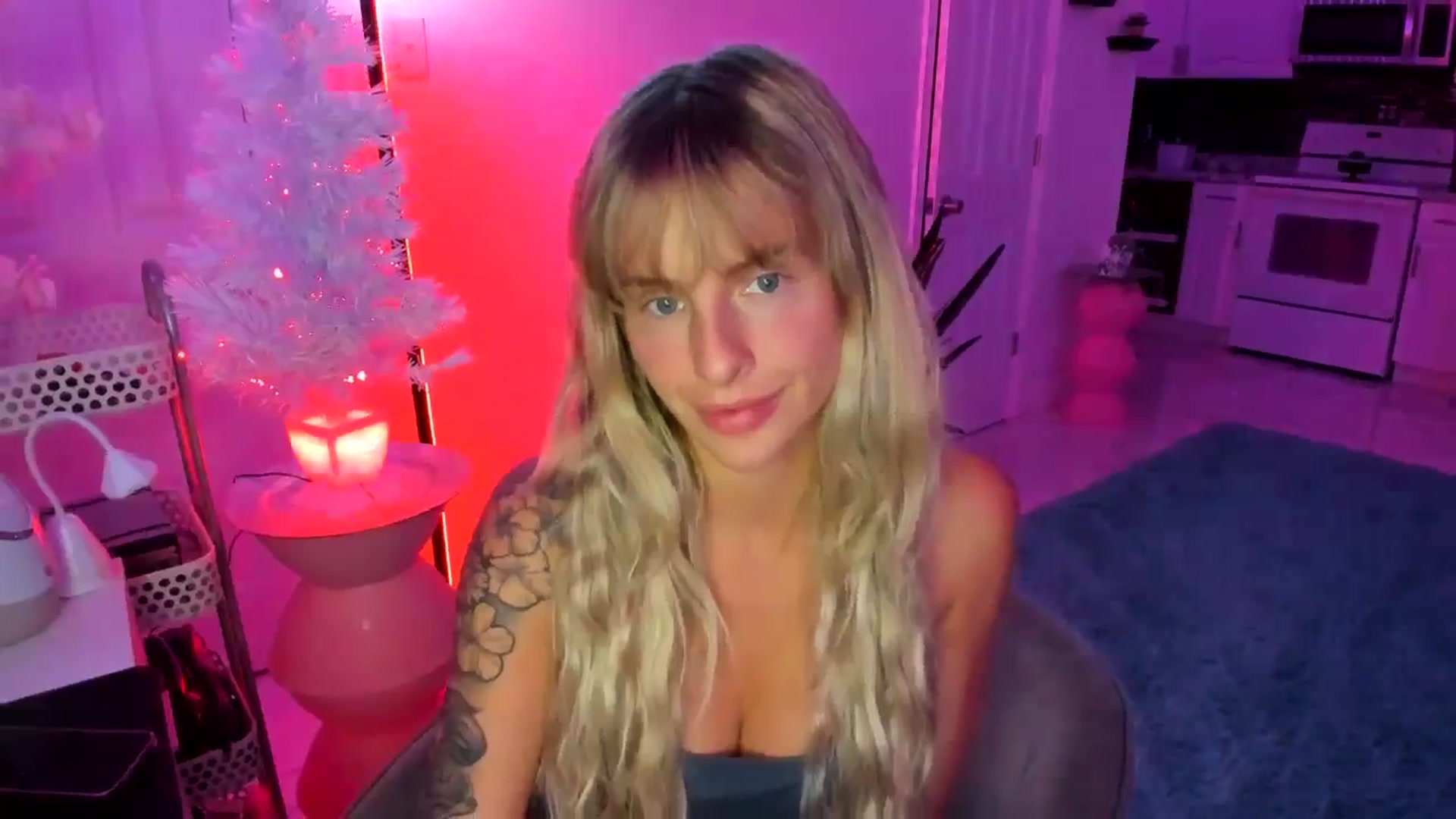 Gallery image thumbnail from Tati_Rae's myfreecams stream on, 12/28/2024, 11:25 image 15 of 20