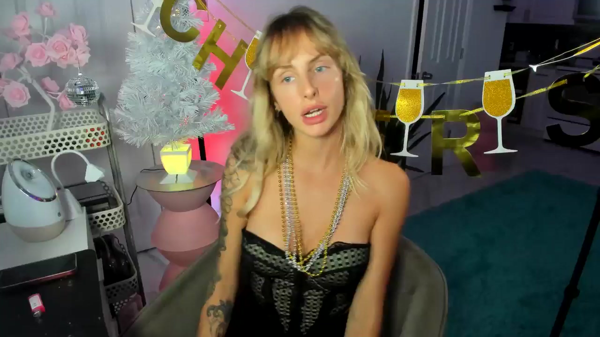 Gallery image thumbnail from Tati_Rae's myfreecams stream on, 12/31/2024, 23:22 image 1 of 20