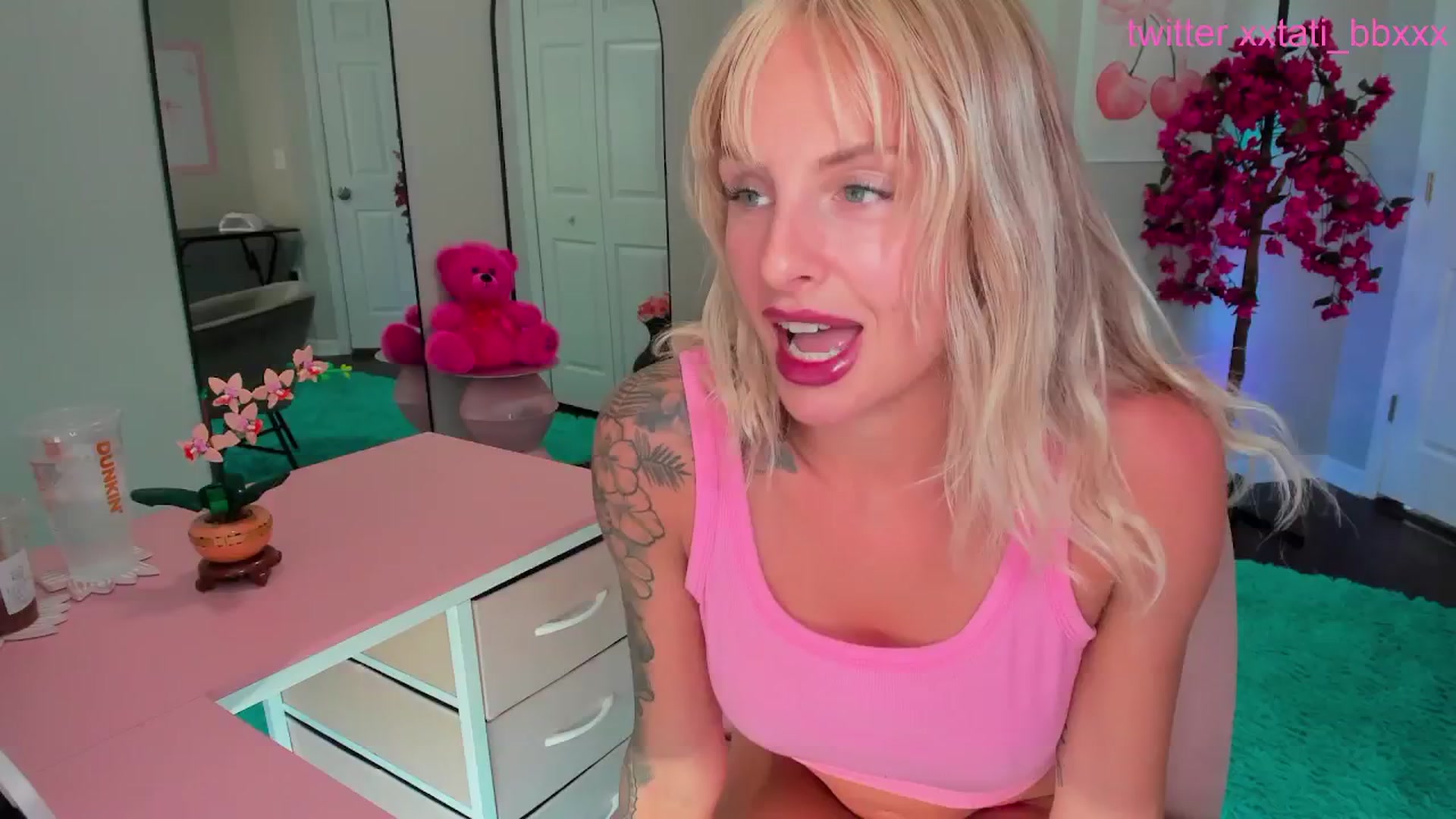 Gallery image thumbnail from Tati_Rae's myfreecams stream on, 05/18/2025, 19:30 image 1 of 20