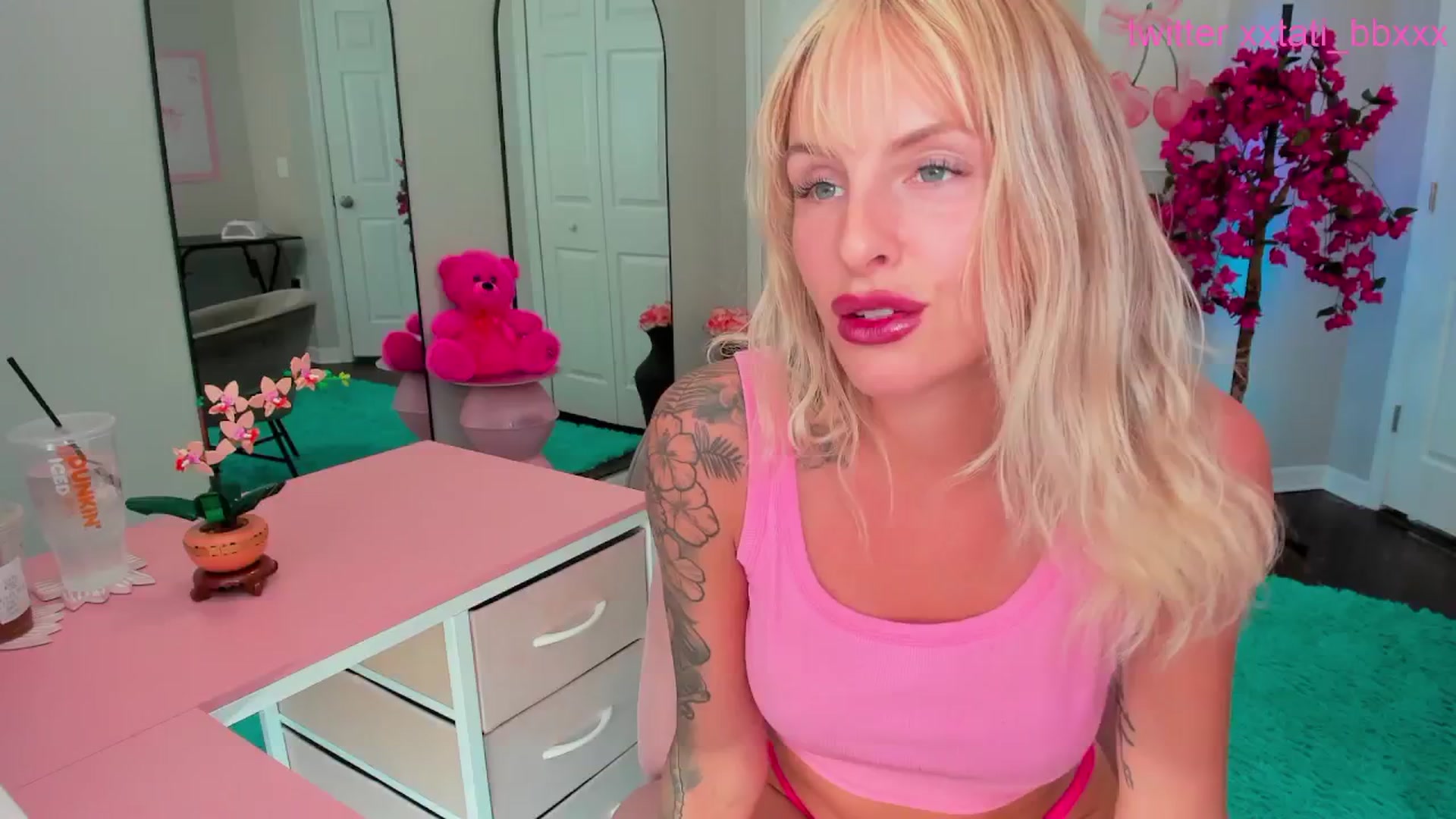 Gallery image thumbnail from Tati_Rae's myfreecams stream on, 05/18/2025, 19:30 image 10 of 20