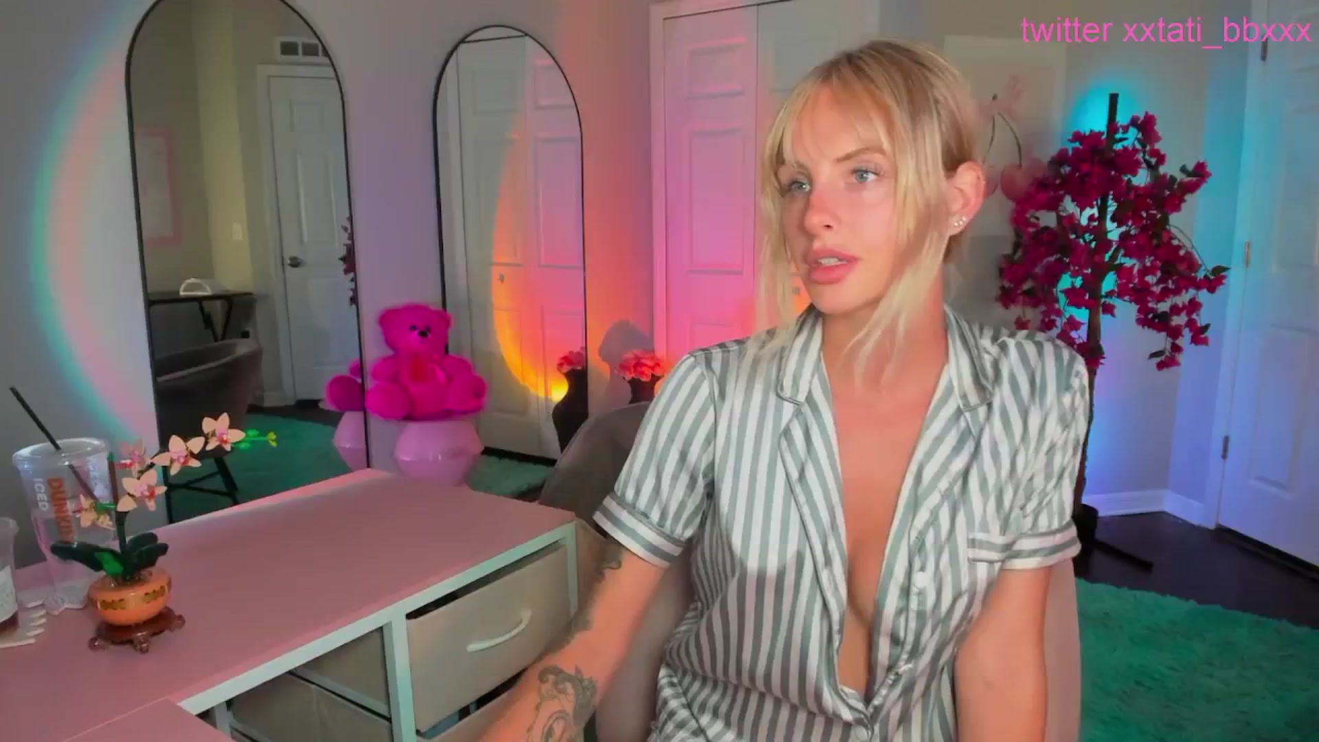 Gallery image thumbnail from Tati_Rae's myfreecams stream on, 05/19/2025, 04:14 image 6 of 20