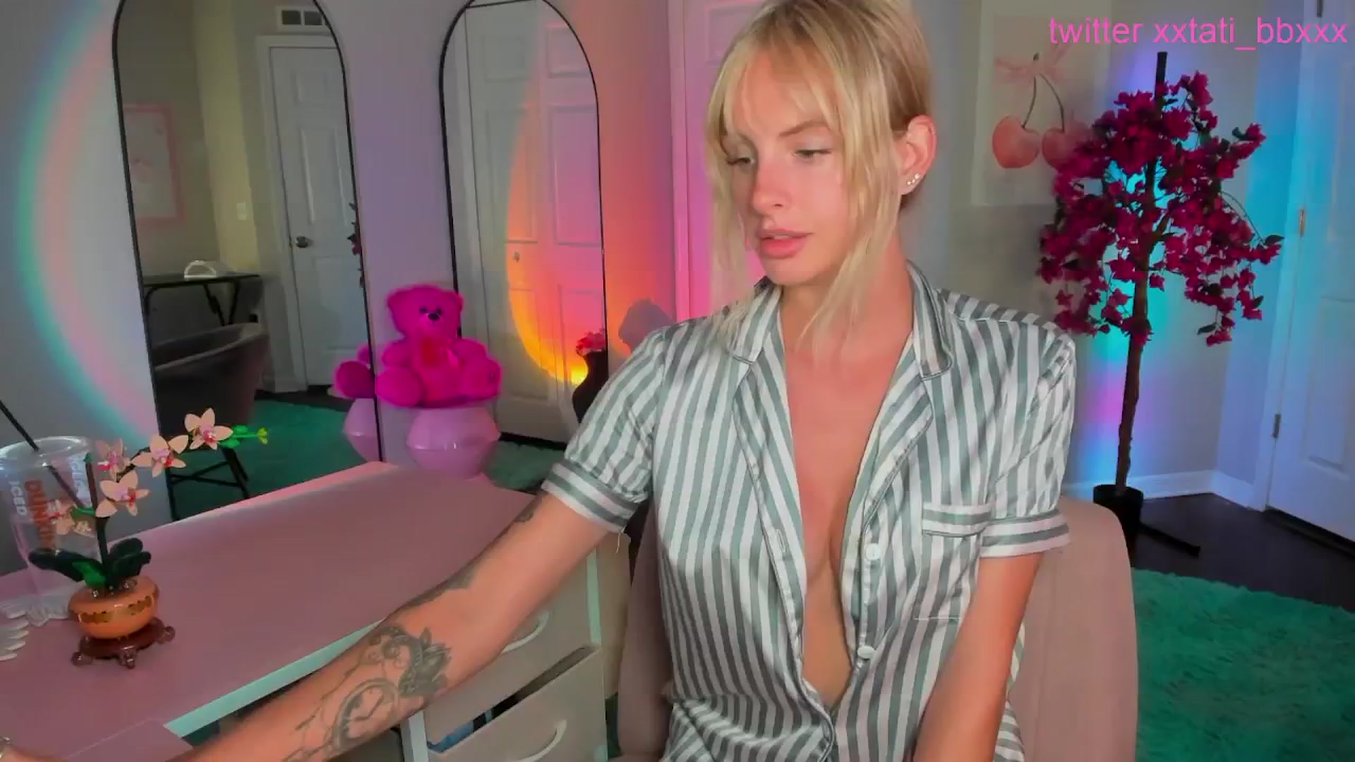 Gallery image thumbnail from Tati_Rae's myfreecams stream on, 05/19/2025, 04:14 image 8 of 20