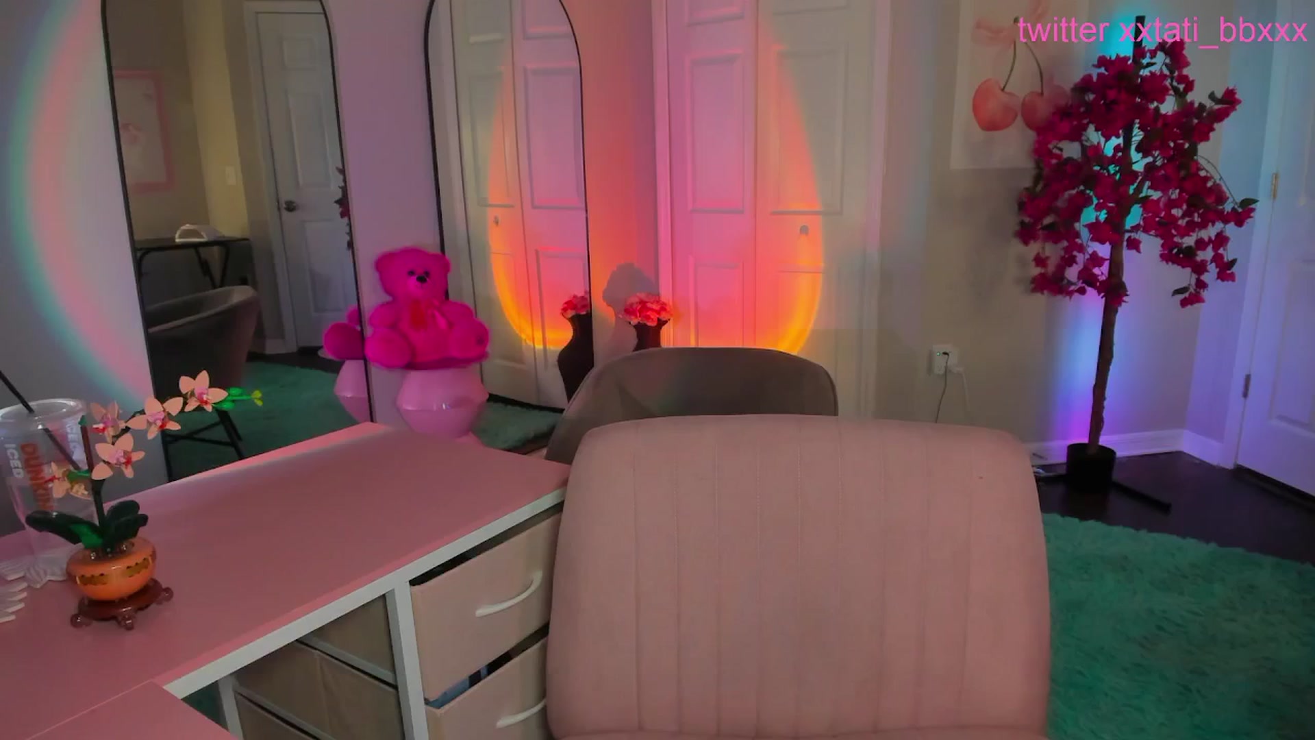 Gallery image thumbnail from Tati_Rae's myfreecams stream on, 05/19/2025, 04:14 image 13 of 20