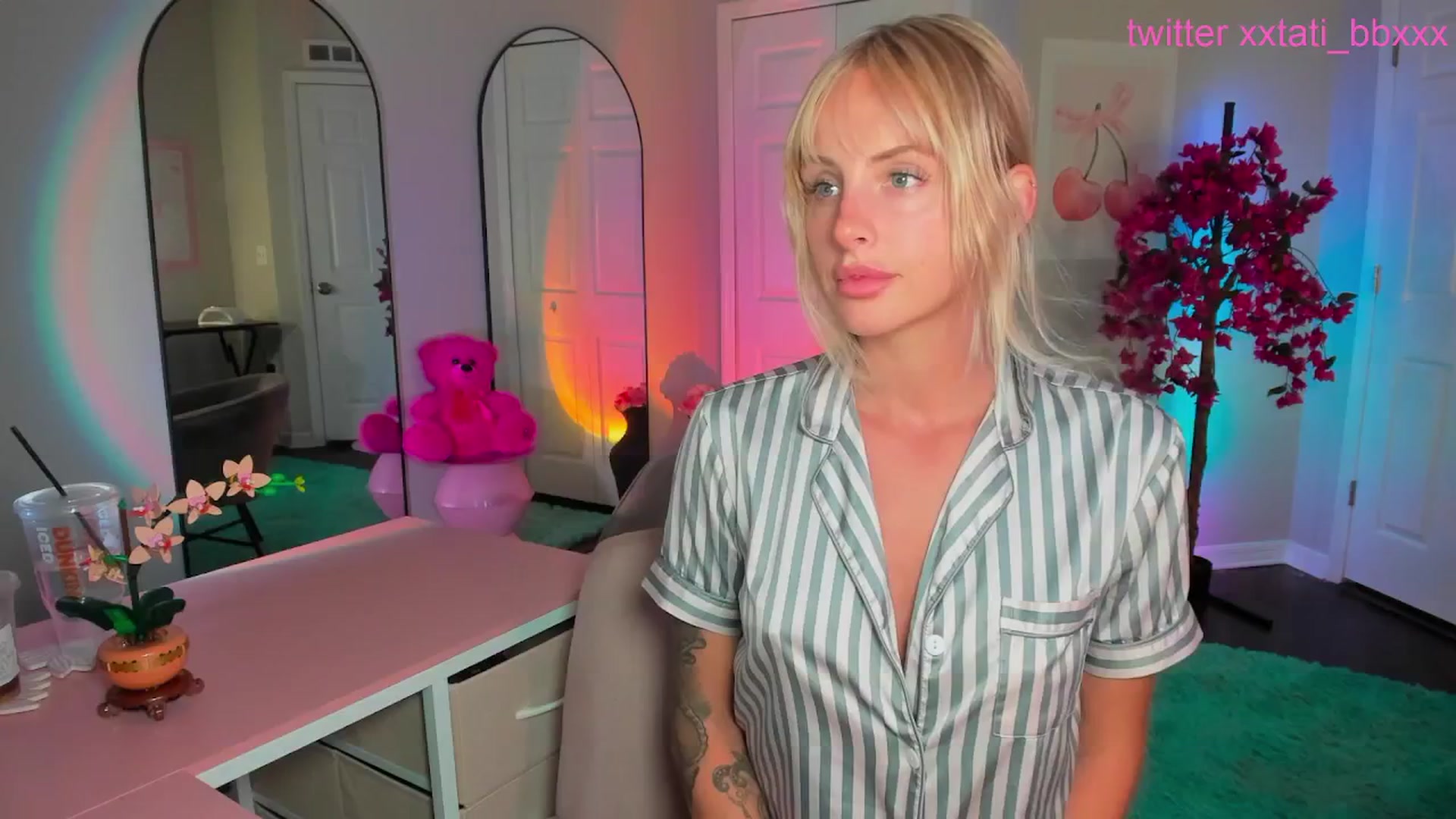 Gallery image thumbnail from Tati_Rae's myfreecams stream on, 05/19/2025, 04:14 image 1 of 20