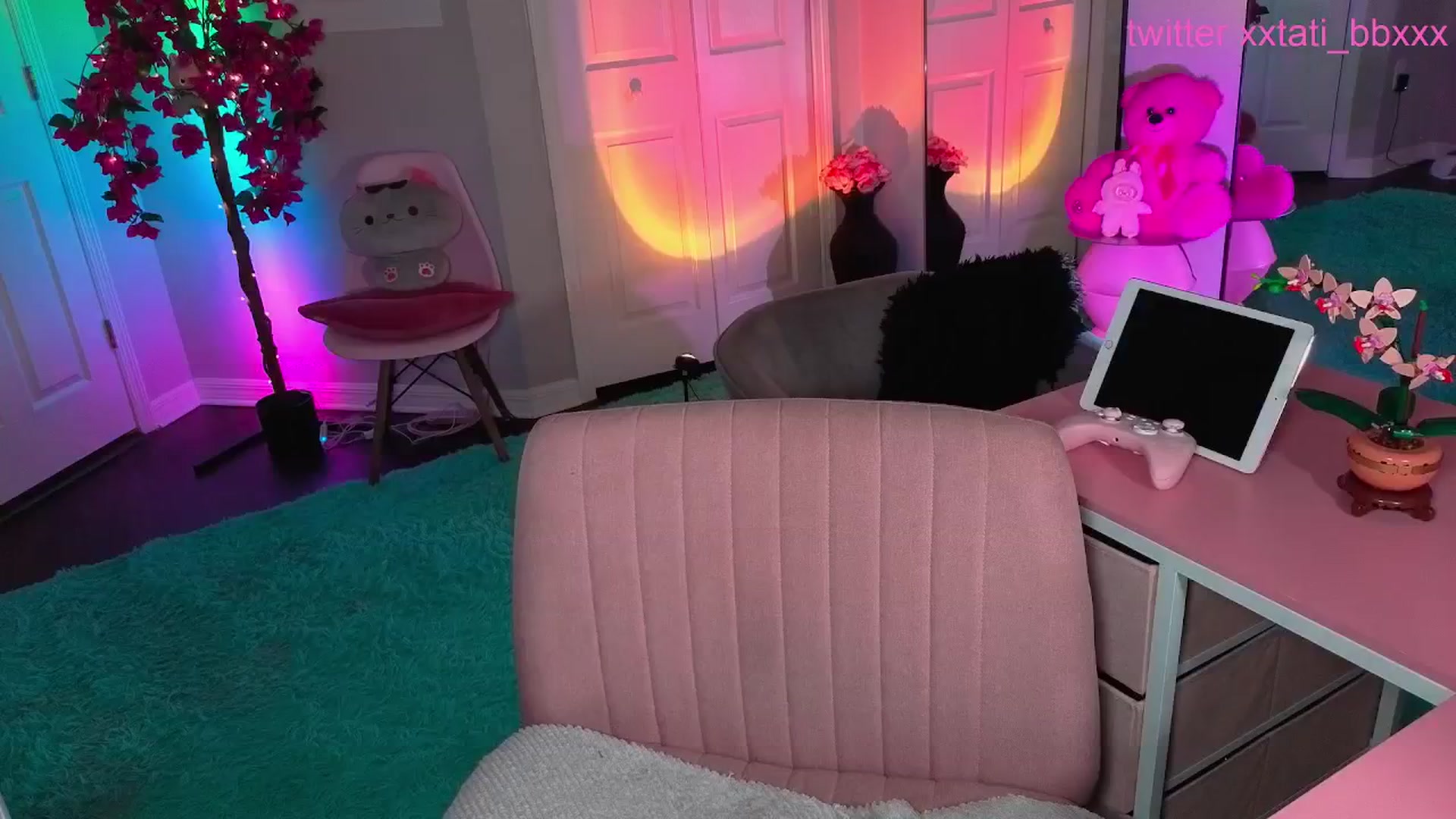 Gallery image thumbnail from Tati_Rae's myfreecams stream on, 06/08/2025, 05:29 image 9 of 20