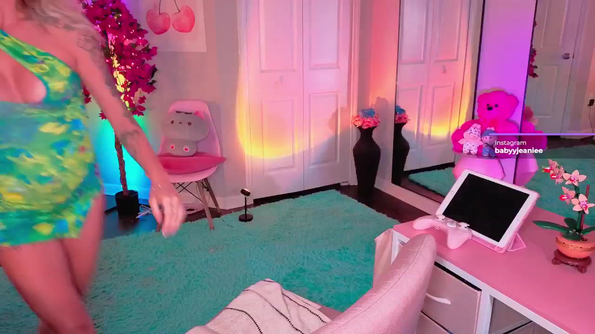 Gallery image thumbnail from Tati_Rae's myfreecams stream on, 08/05/2025, 05:40 image 15 of 20
