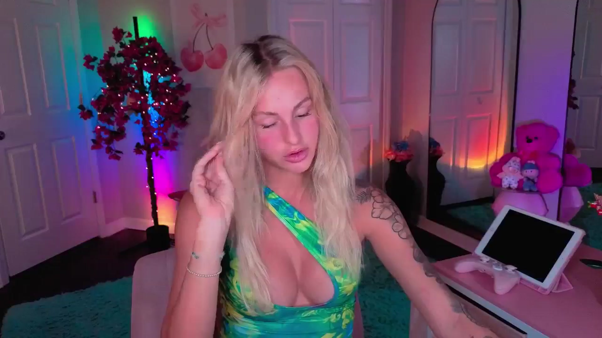 Gallery image thumbnail from Tati_Rae's myfreecams stream on, 08/05/2025, 06:20 image 17 of 20