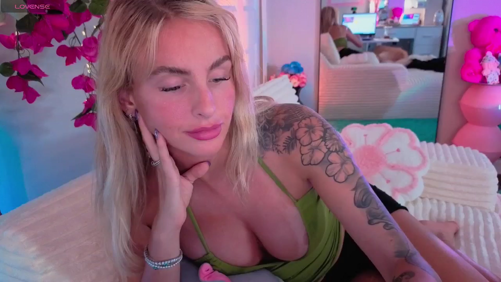 Gallery image thumbnail from Tati_Rae's myfreecams stream on, 08/12/2025, 03:02 image 14 of 20