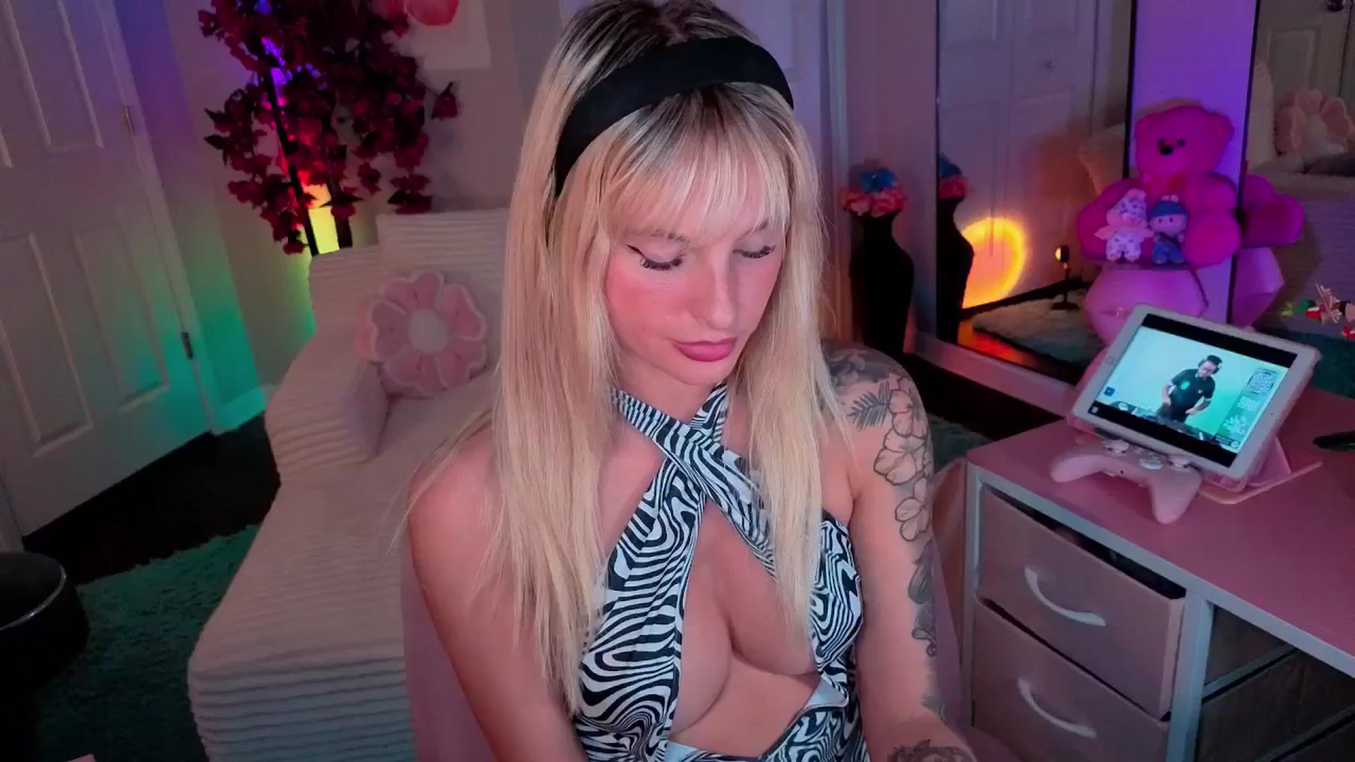 Gallery image thumbnail from Tati_Rae's myfreecams stream on, 09/30/2025, 24:02 image 6 of 20