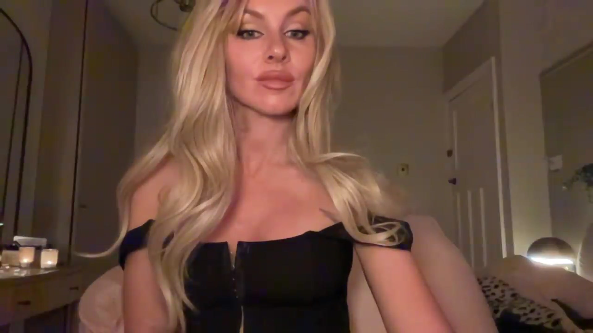 Gallery image thumbnail from TatianaTate's myfreecams stream on, 08/30/2026, 22:22 image 7 of 20