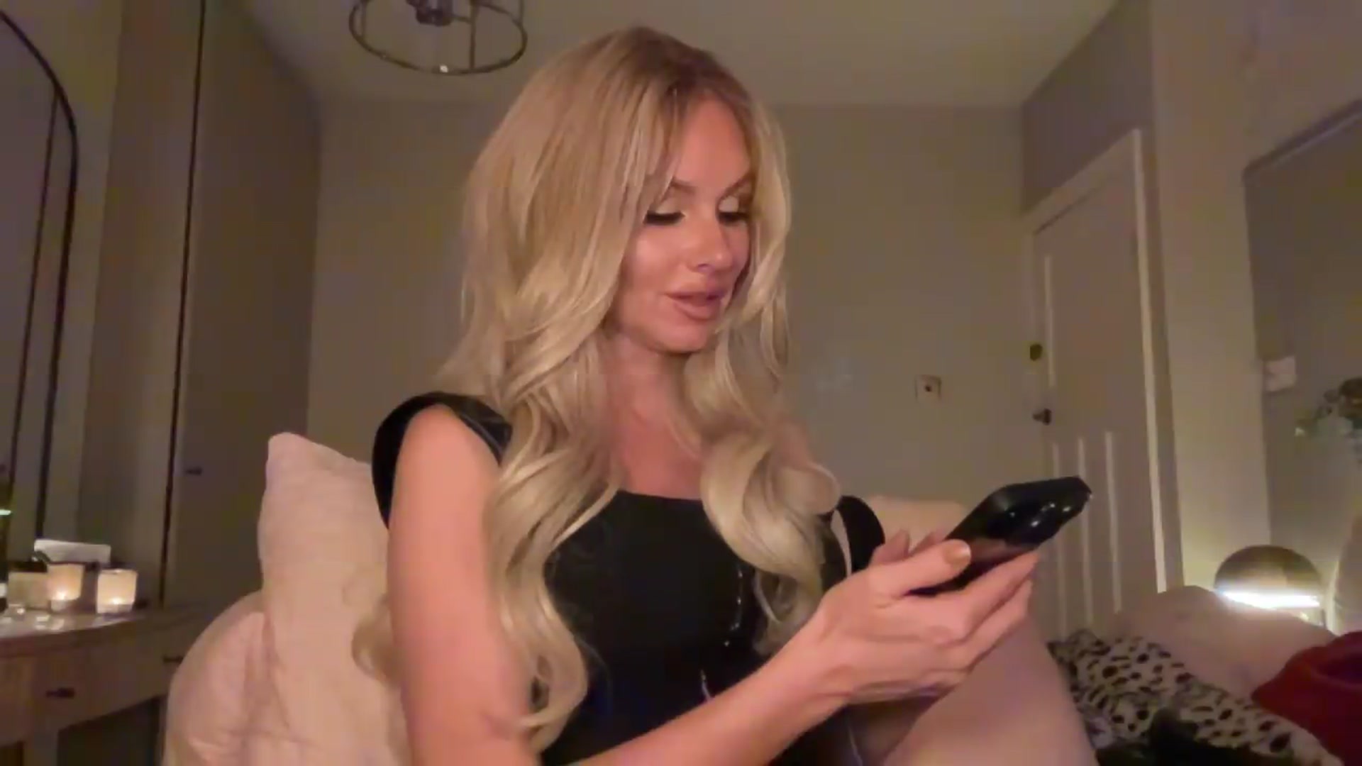 Gallery image thumbnail from TatianaTate's myfreecams stream on, 08/30/2026, 22:22 image 17 of 20
