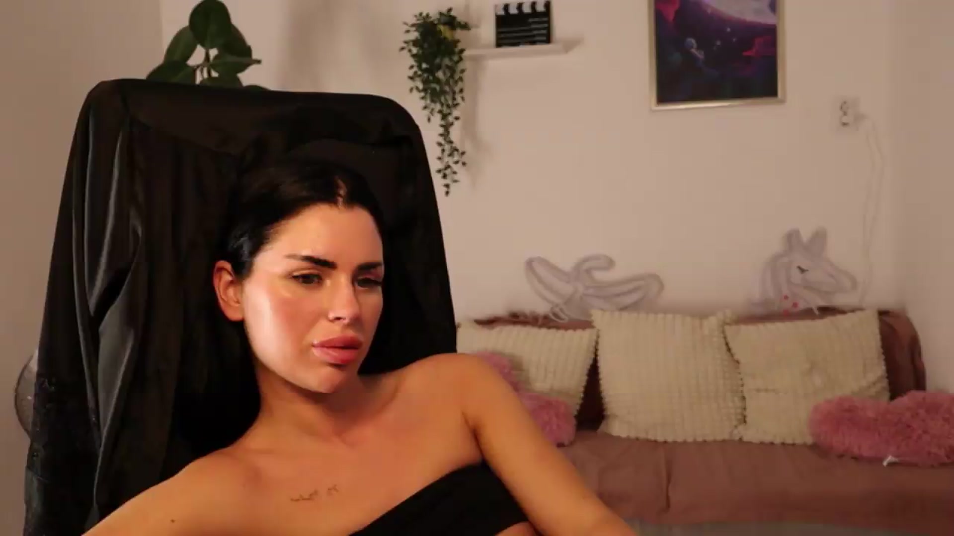 Gallery image thumbnail from TatianaXoxo's myfreecams stream on, 06/07/2026, 17:59 image 19 of 20