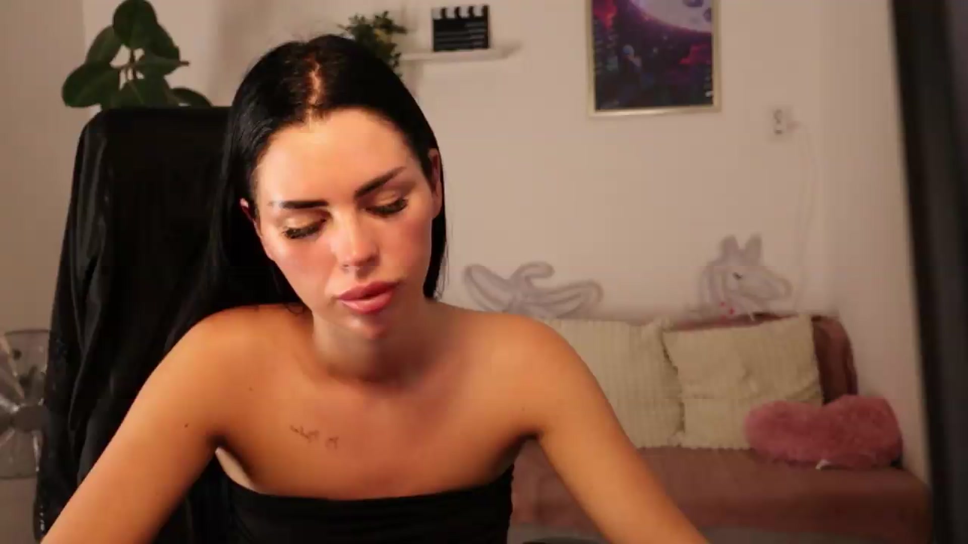 Gallery image thumbnail from TatianaXoxo's myfreecams stream on, 06/07/2026, 17:59 image 15 of 20