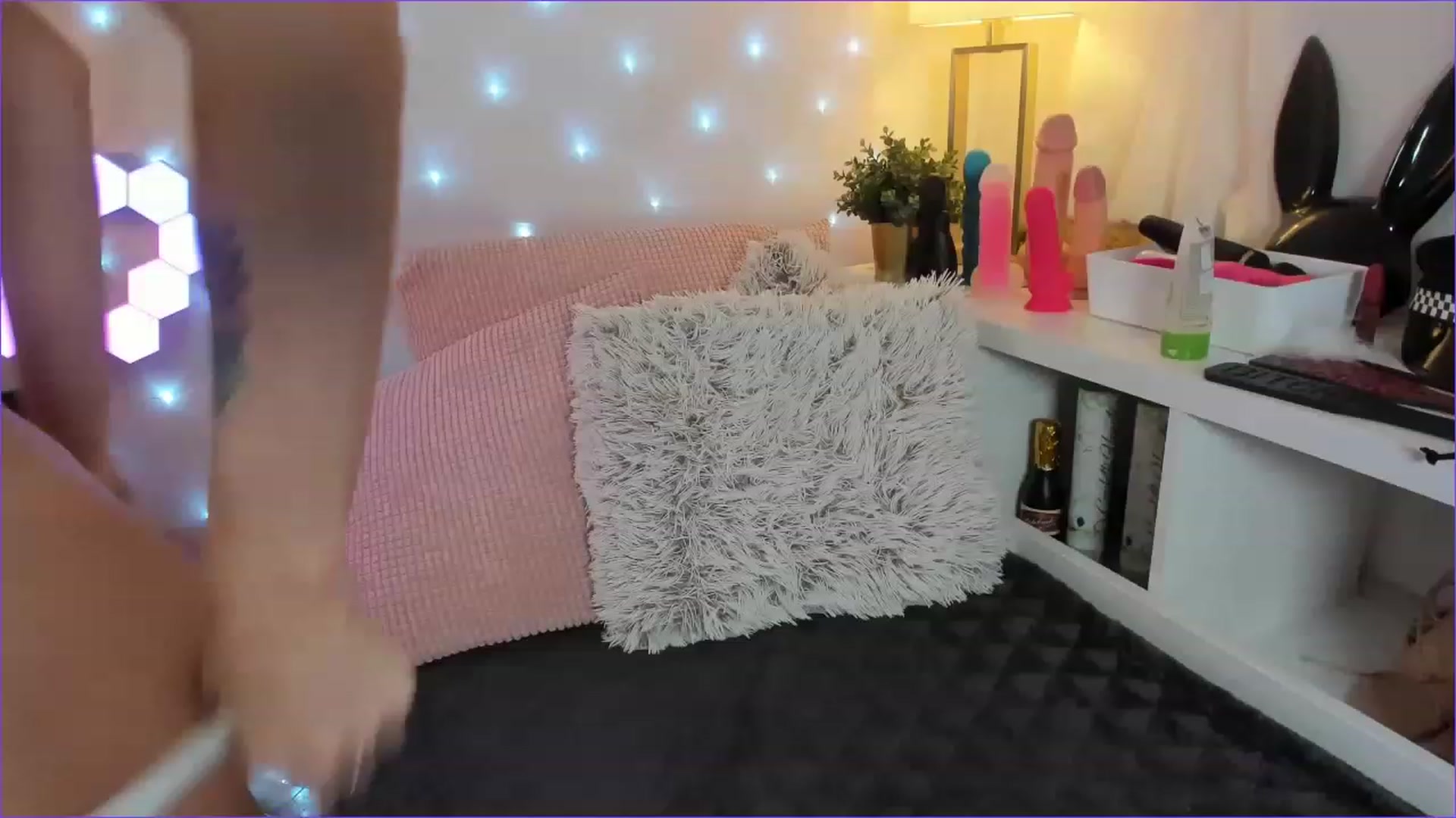 Gallery image thumbnail from TatjanaTilers's myfreecams stream on, 12/01/2022, 08:12 image 11 of 20