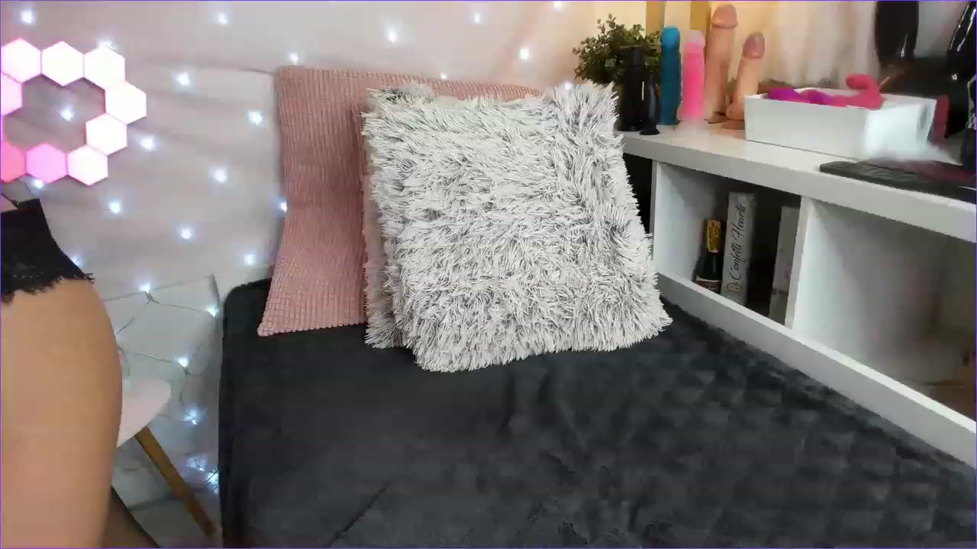 Gallery image thumbnail from TatjanaTilers's myfreecams stream on, 12/10/2022, 10:20 image 6 of 20