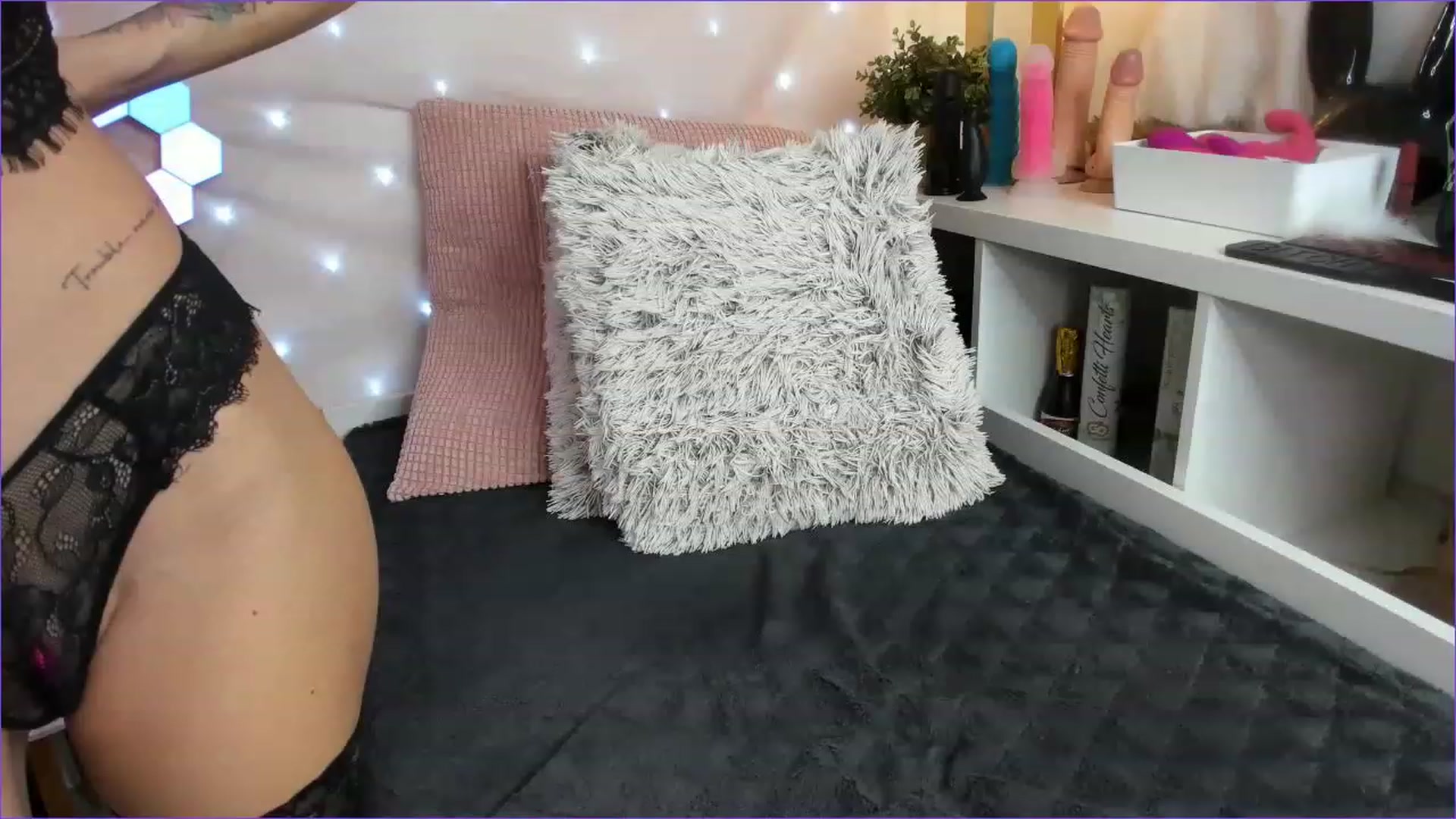 Gallery image thumbnail from TatjanaTilers's myfreecams stream on, 12/10/2022, 10:20 image 7 of 20