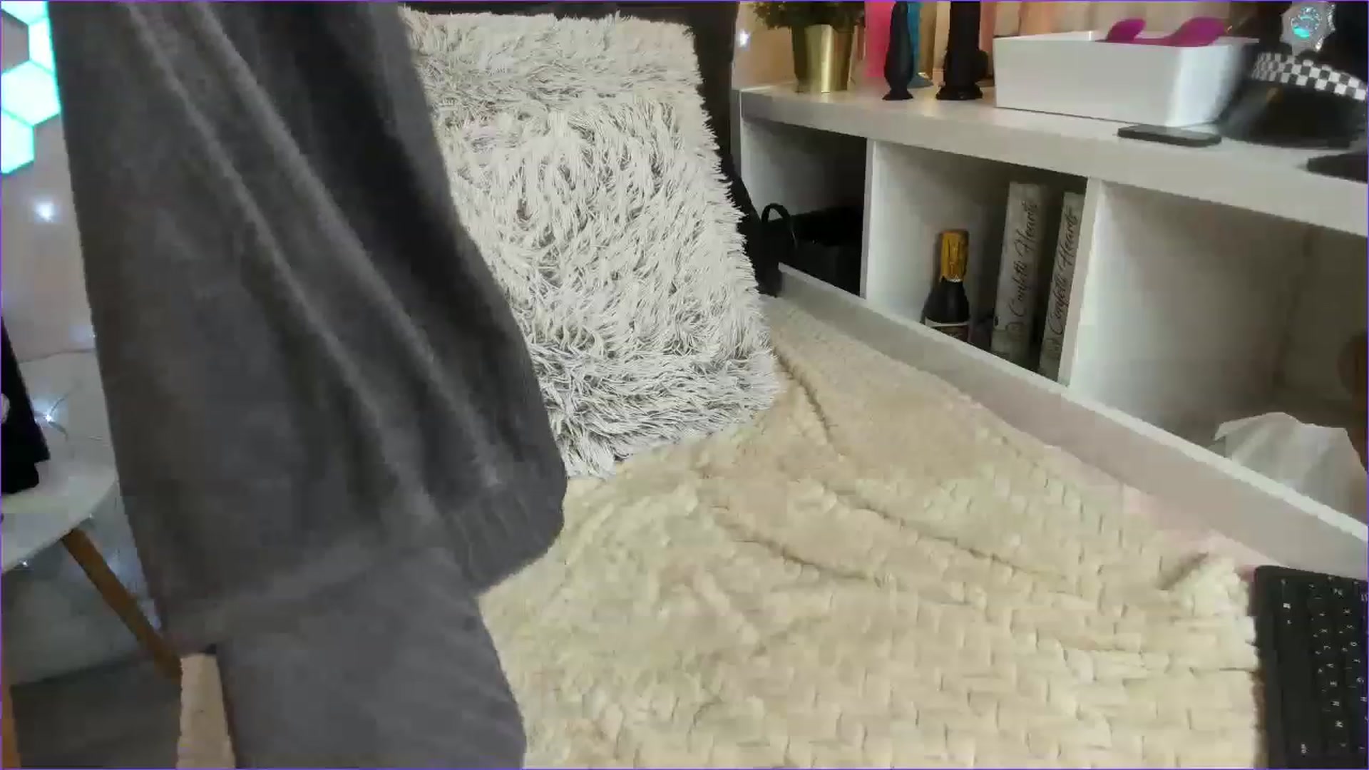 Gallery image thumbnail from TatjanaTilers's myfreecams stream on, 12/29/2022, 15:02 image 17 of 20