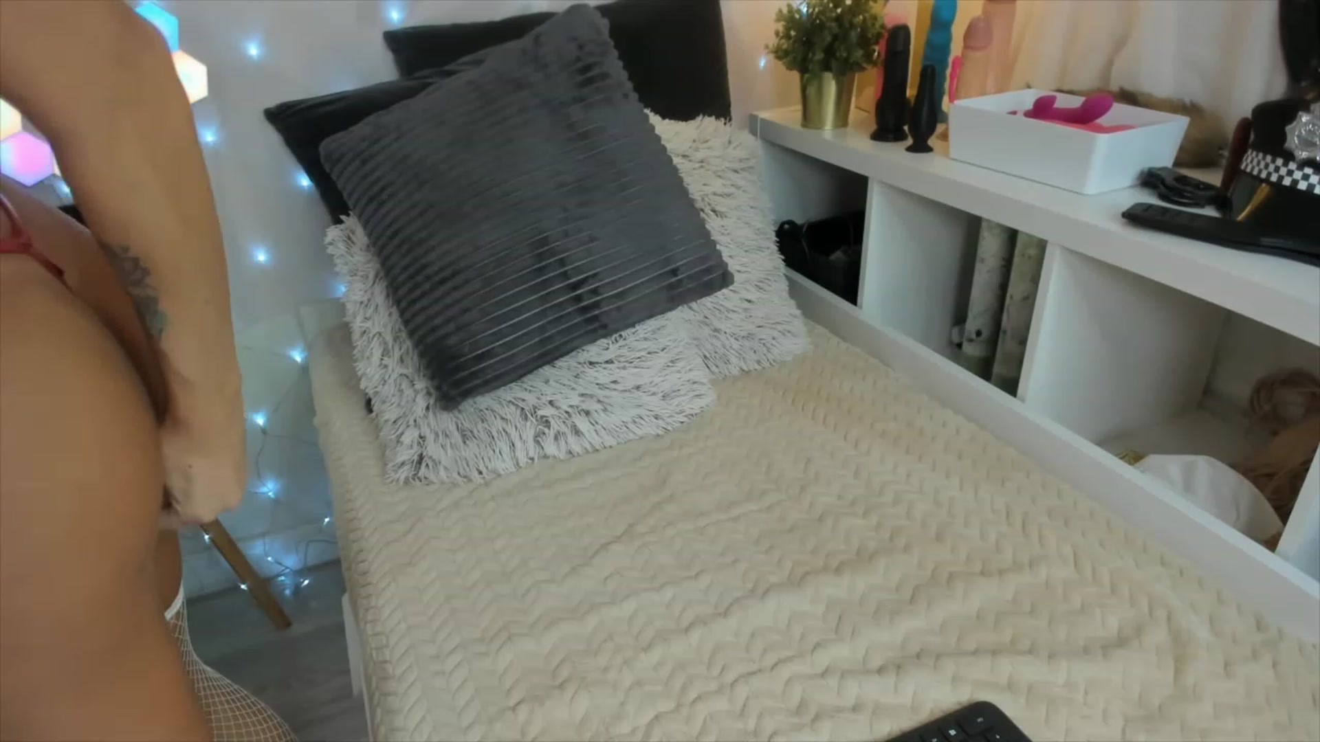 Gallery image thumbnail from TatjanaTilers's myfreecams stream on, 02/27/2023, 10:23 image 5 of 20