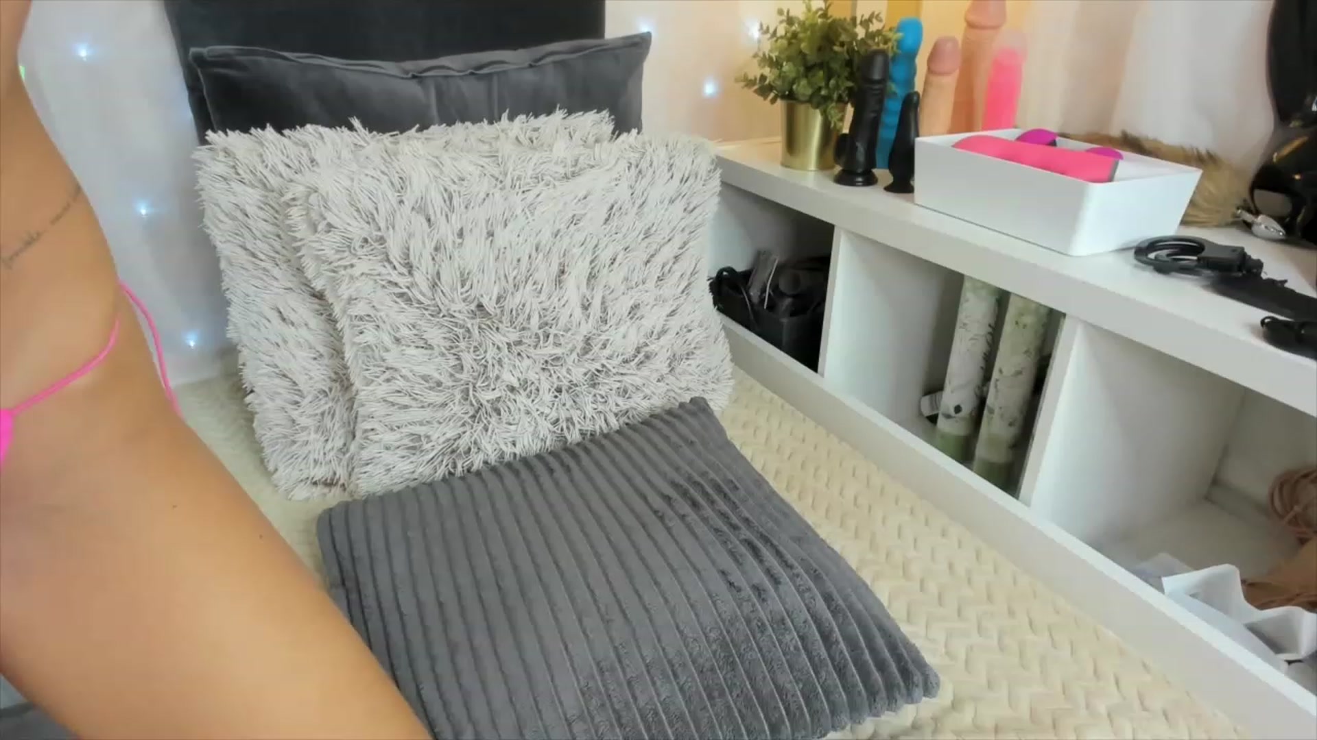 Gallery image thumbnail from TatjanaTilers's myfreecams stream on, 05/20/2023, 10:25 image 5 of 20