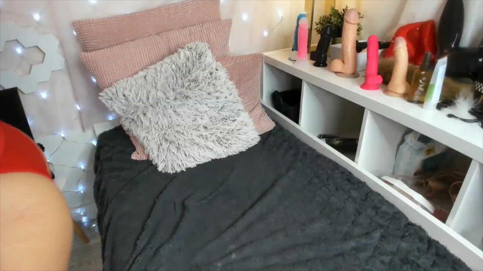 Gallery image thumbnail from TatjanaTilers's myfreecams stream on, 02/12/2024, 10:29 image 14 of 20
