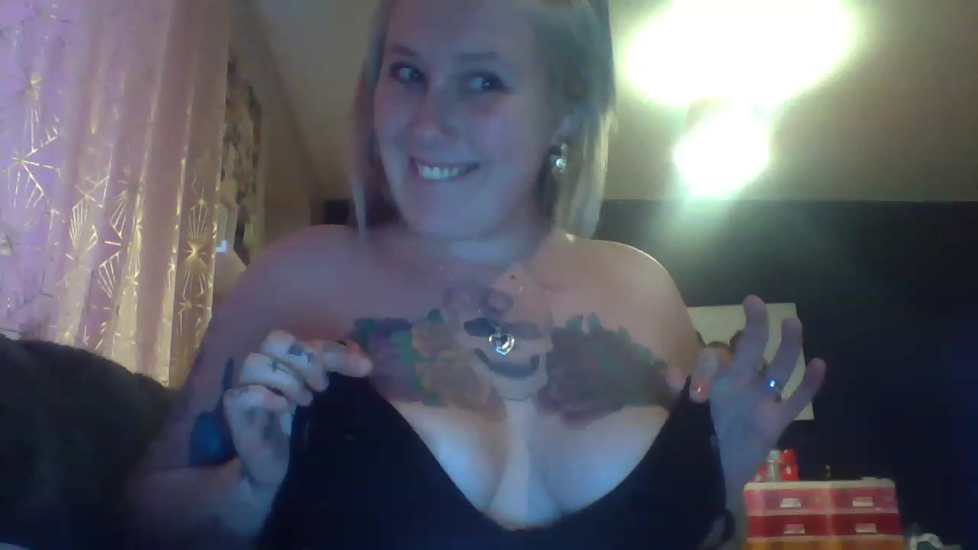 Gallery image thumbnail from Tatsandtitsx's myfreecams stream on, 11/16/2022, 13:05 image 17 of 20