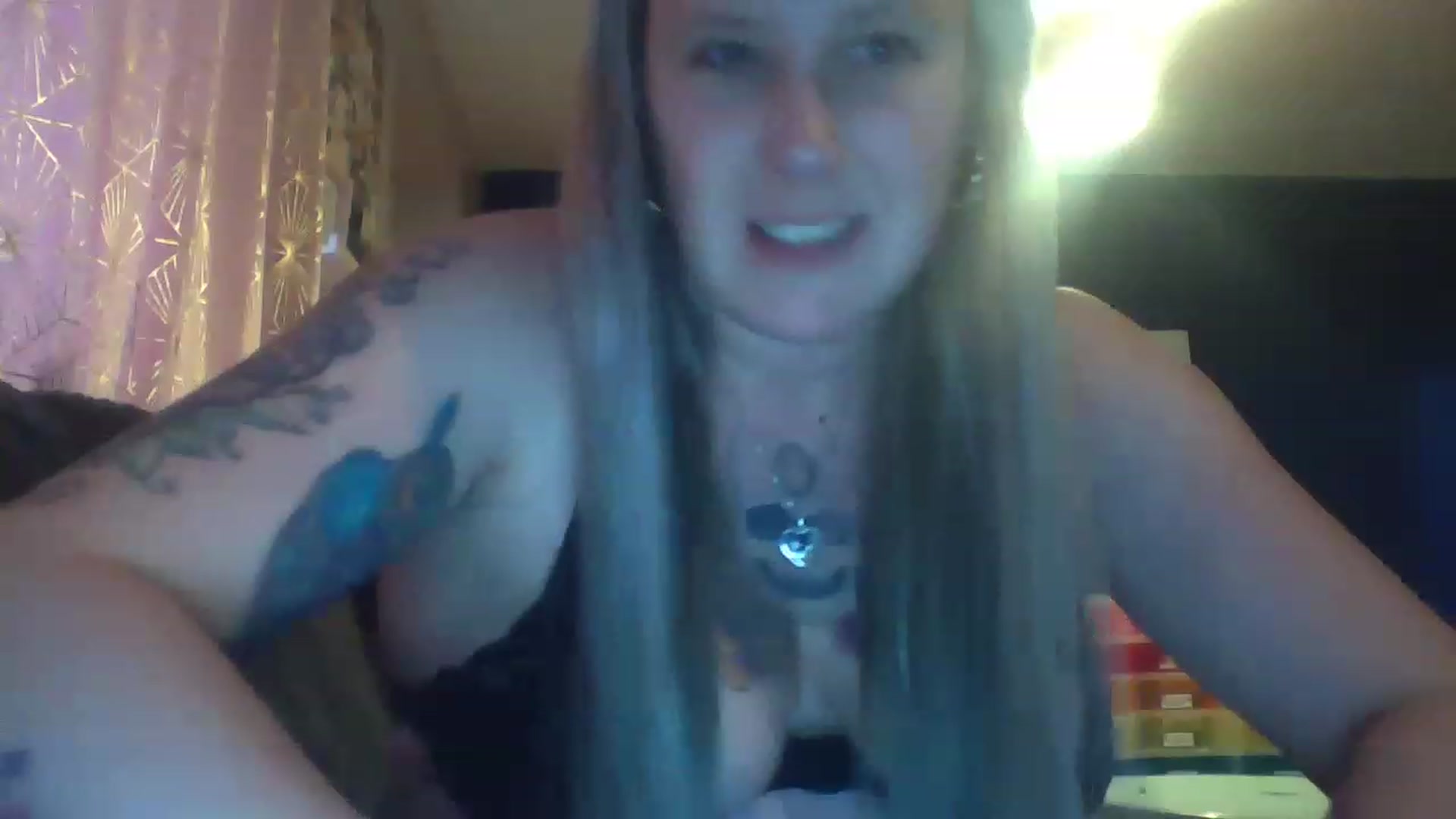 Gallery image thumbnail from Tatsandtitsx's myfreecams stream on, 11/16/2022, 13:05 image 13 of 20
