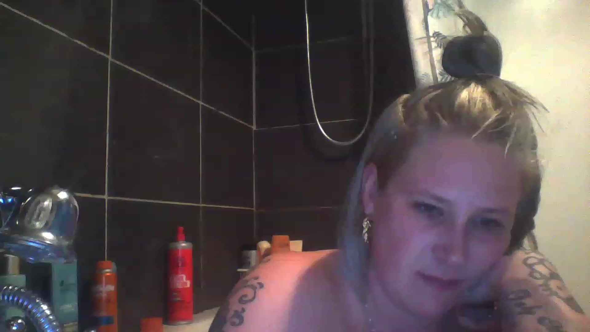 Gallery image thumbnail from Tatsandtitsx's myfreecams stream on, 11/16/2022, 19:36 image 13 of 20