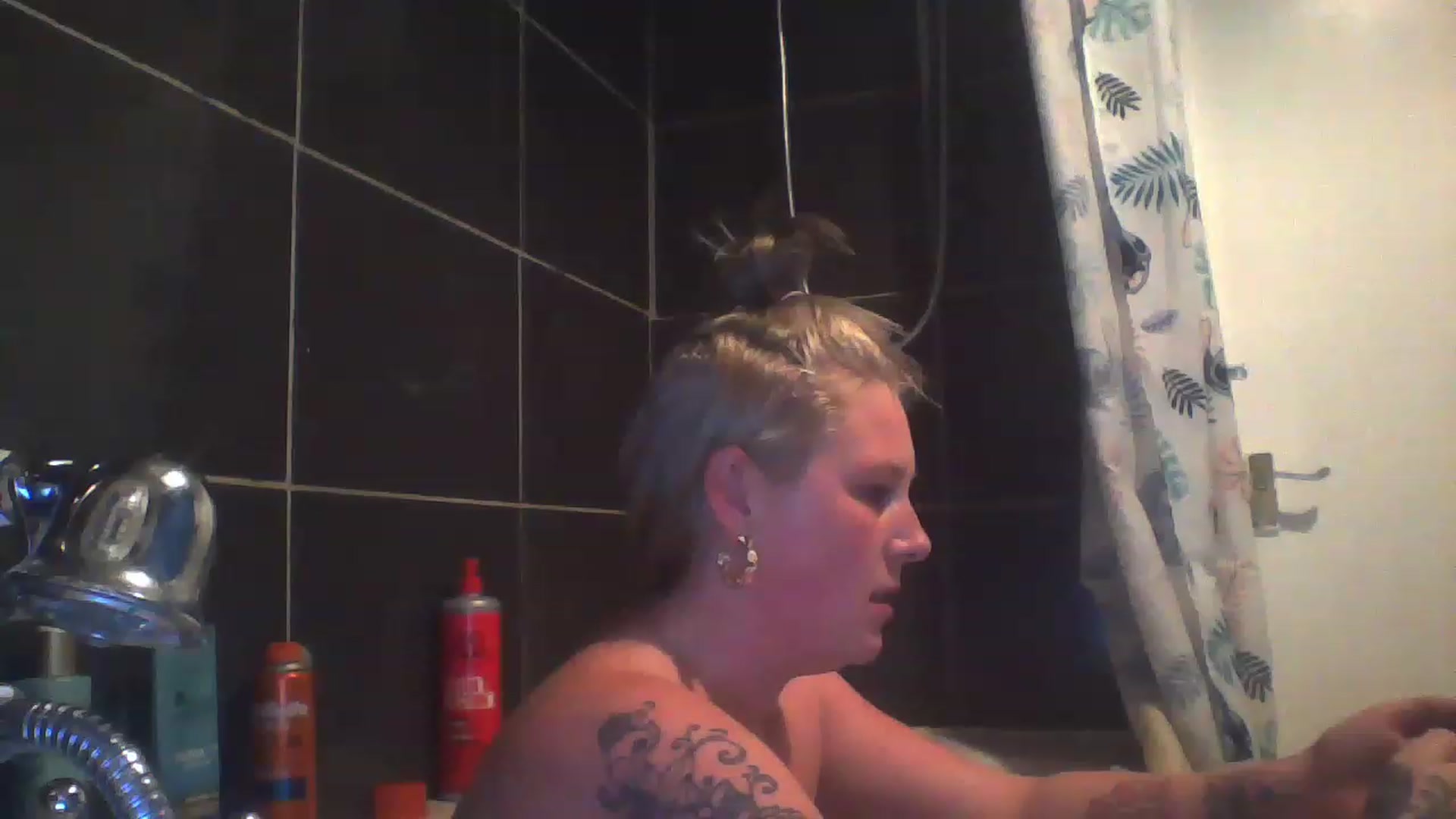 Gallery image thumbnail from Tatsandtitsx's myfreecams stream on, 11/16/2022, 19:36 image 8 of 20