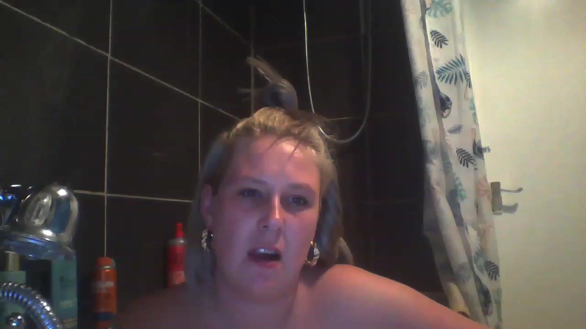 Gallery image thumbnail from Tatsandtitsx's myfreecams stream on, 11/16/2022, 19:36 image 17 of 20