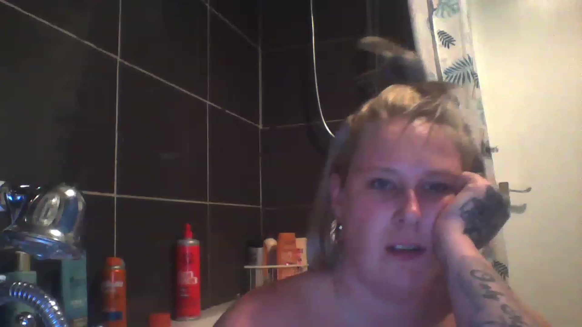 Gallery image thumbnail from Tatsandtitsx's myfreecams stream on, 11/16/2022, 19:36 image 11 of 20