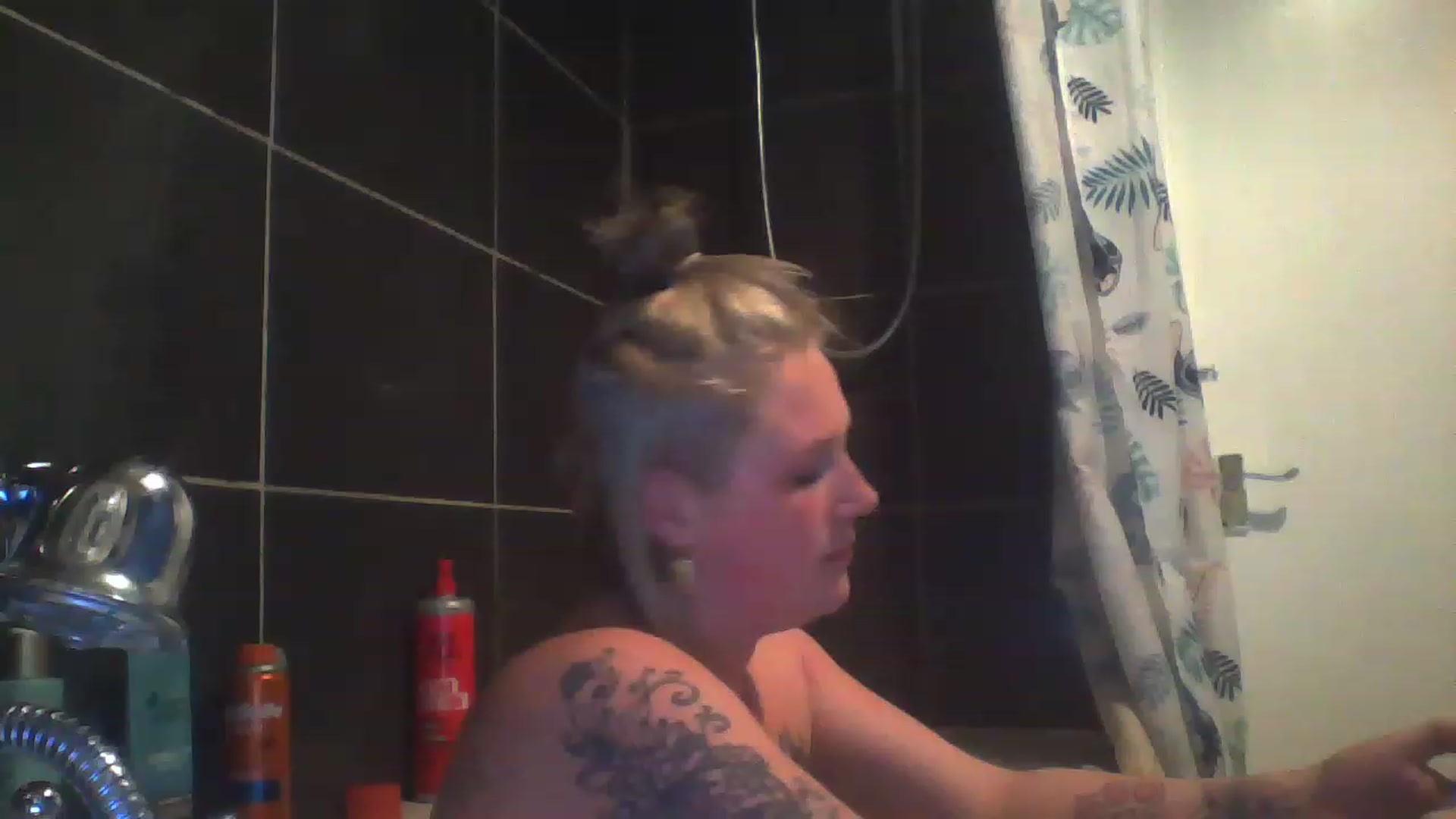 Gallery image thumbnail from Tatsandtitsx's myfreecams stream on, 11/16/2022, 19:36 image 14 of 20