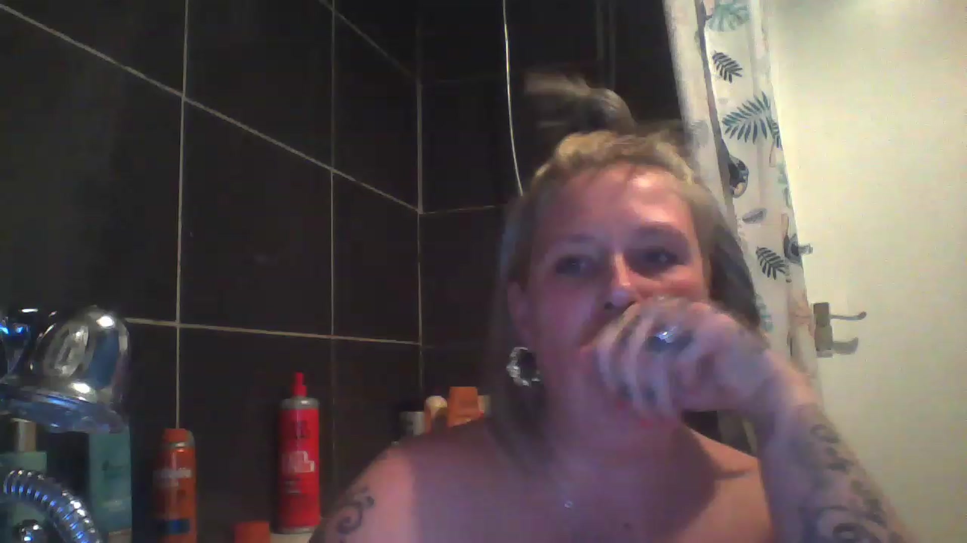 Gallery image thumbnail from Tatsandtitsx's myfreecams stream on, 11/16/2022, 19:36 image 19 of 20