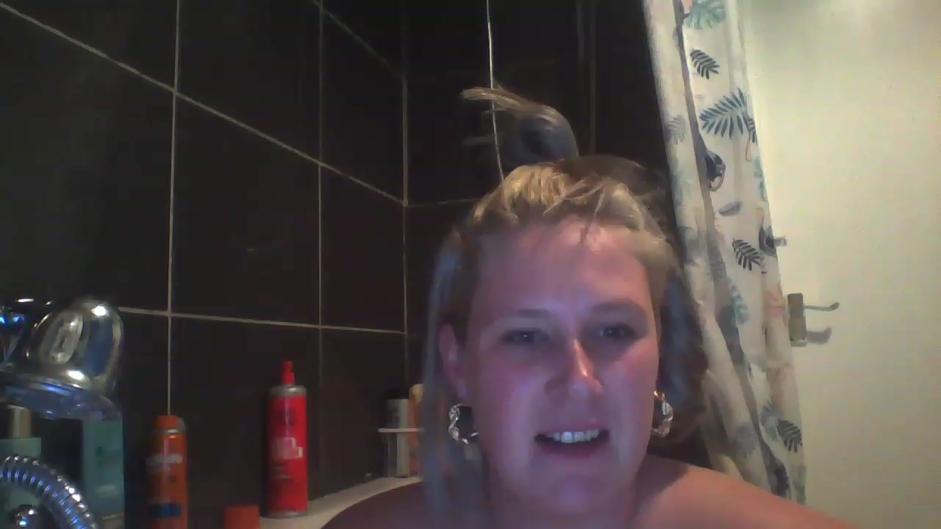 Gallery image thumbnail from Tatsandtitsx's myfreecams stream on, 11/16/2022, 19:36 image 18 of 20