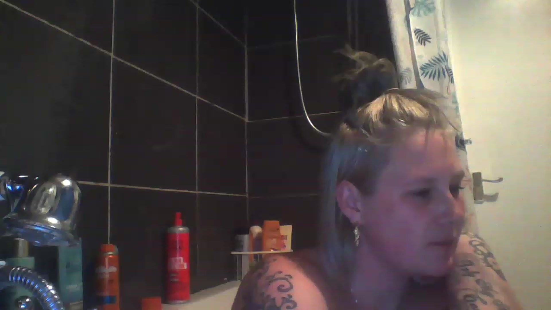 Gallery image thumbnail from Tatsandtitsx's myfreecams stream on, 11/16/2022, 19:36 image 12 of 20