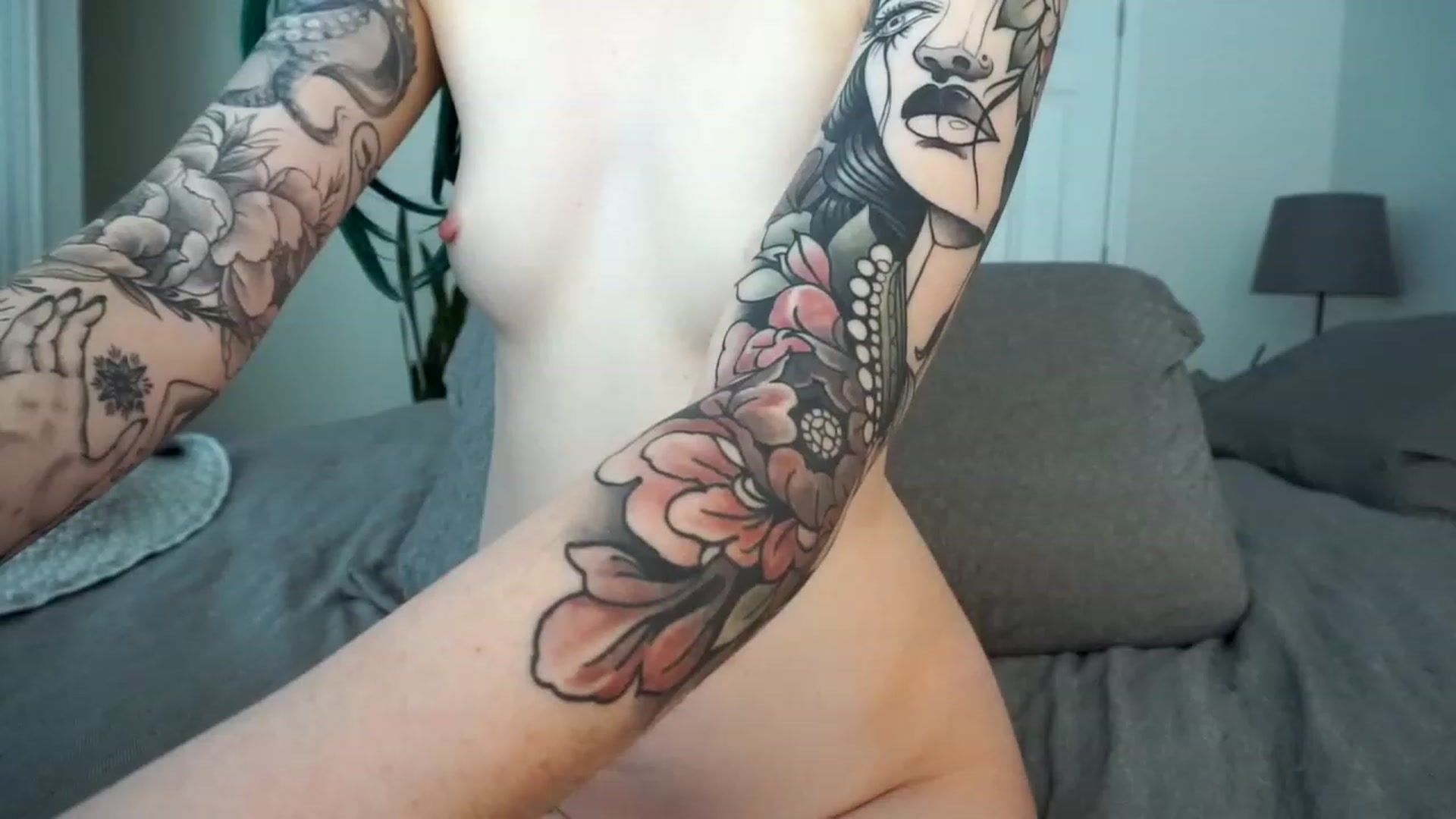 Gallery image thumbnail from TatsnCats's myfreecams stream on, 11/21/2022, 21:52 image 13 of 20