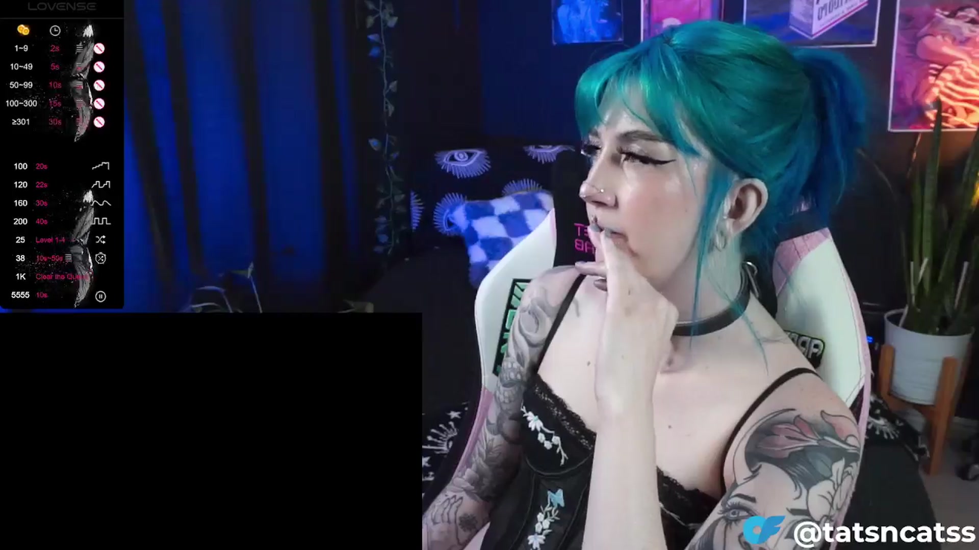 Gallery image thumbnail from Tatsncatss's myfreecams stream on, 03/25/2024, 19:40 image 18 of 20