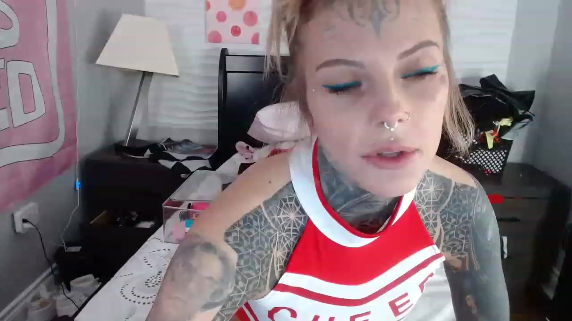 Gallery image thumbnail from Tattedcambrat's myfreecams stream on, 12/08/2022, 24:27 image 18 of 20