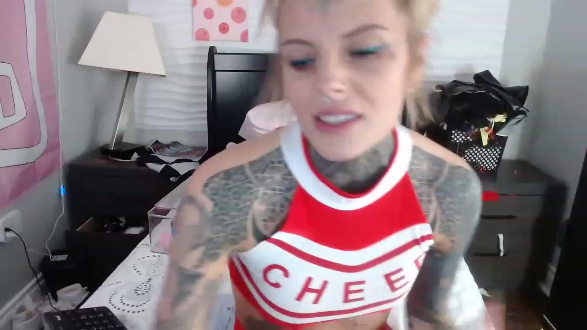 Gallery image thumbnail from Tattedcambrat's myfreecams stream on, 12/08/2022, 24:27 image 12 of 20